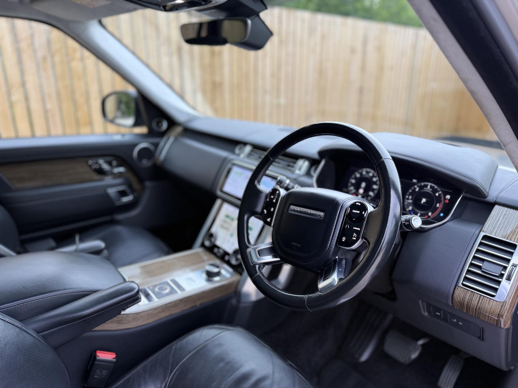 Land Rover Range Rover 4.4 SD V8 Autobiography SUV 5dr Diesel Auto 4WD Euro 6 (s/s) (339 ps)