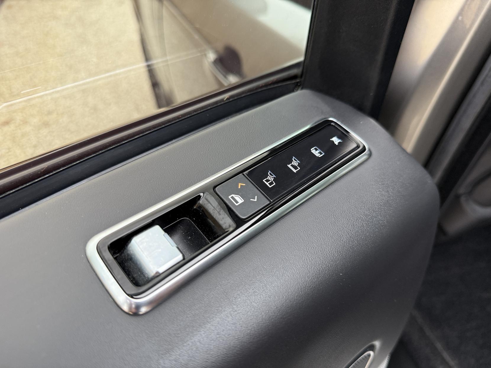 Land Rover Range Rover 4.4 SD V8 Autobiography SUV 5dr Diesel Auto 4WD Euro 6 (s/s) (339 ps)