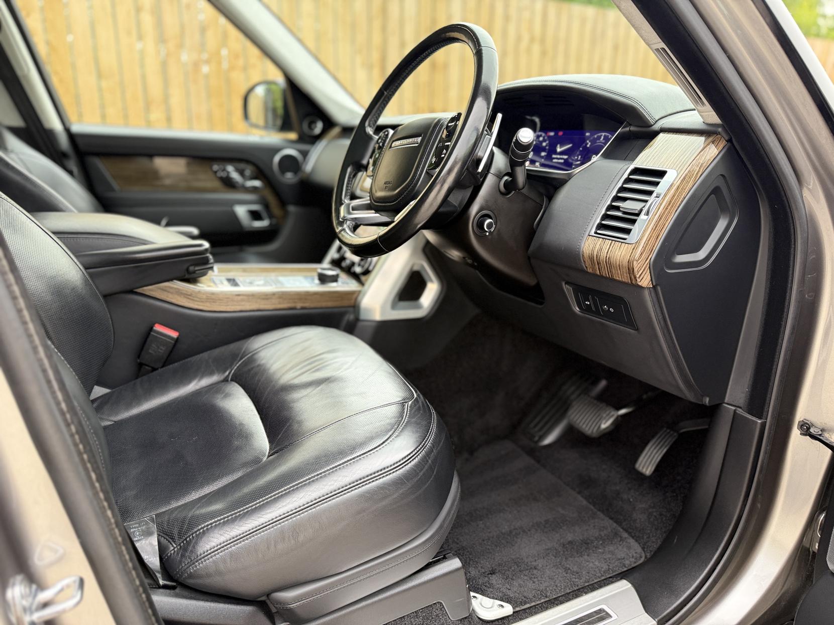 Land Rover Range Rover 4.4 SD V8 Autobiography SUV 5dr Diesel Auto 4WD Euro 6 (s/s) (339 ps)