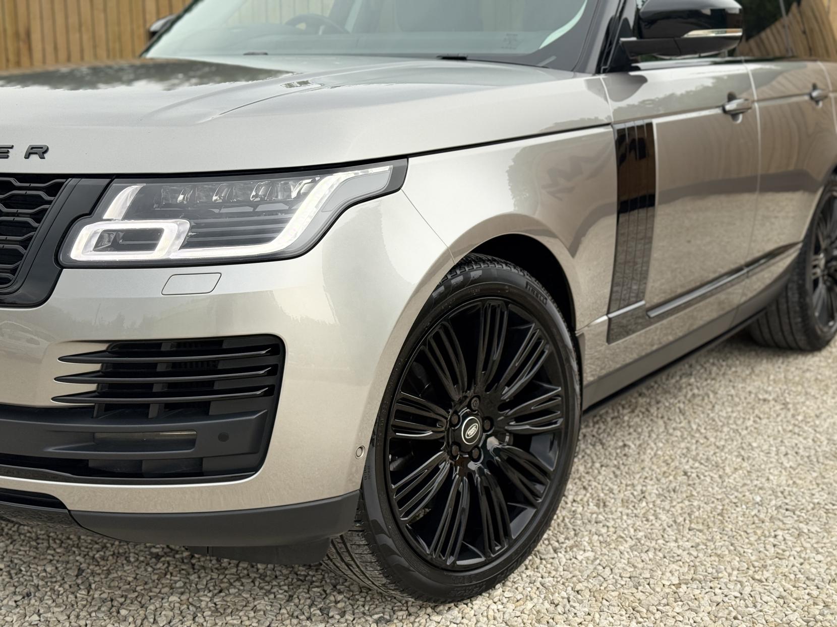 Land Rover Range Rover 4.4 SD V8 Autobiography SUV 5dr Diesel Auto 4WD Euro 6 (s/s) (339 ps)