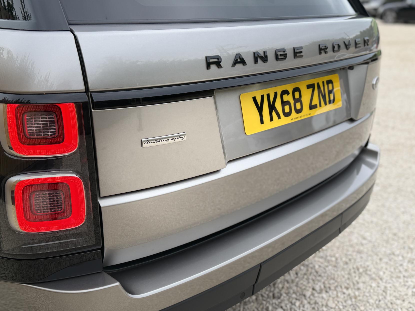 Land Rover Range Rover 4.4 SD V8 Autobiography SUV 5dr Diesel Auto 4WD Euro 6 (s/s) (339 ps)