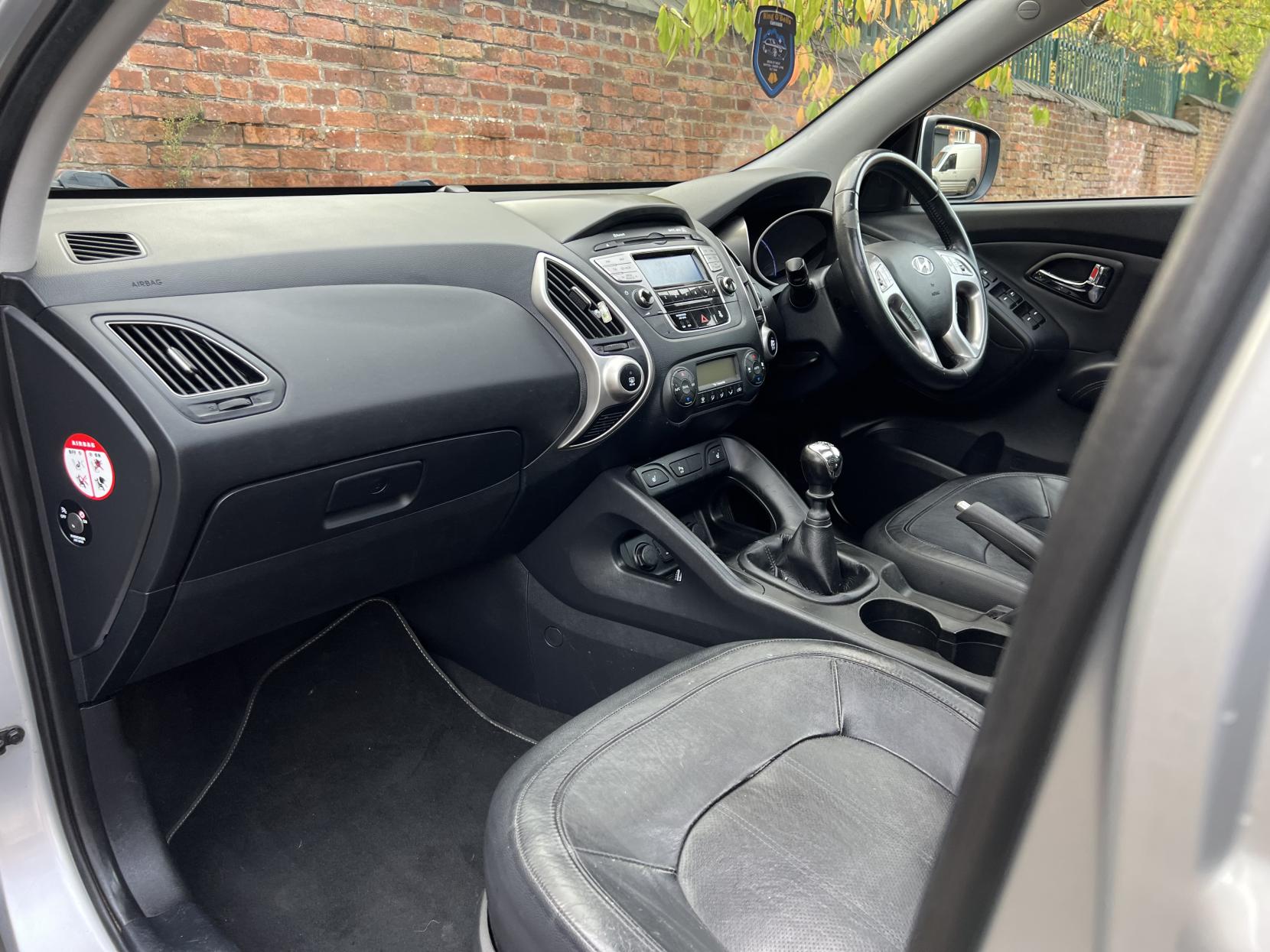 Hyundai ix35 2.0 CRDi Premium SUV 5dr Diesel Manual Euro 5 (134 bhp)