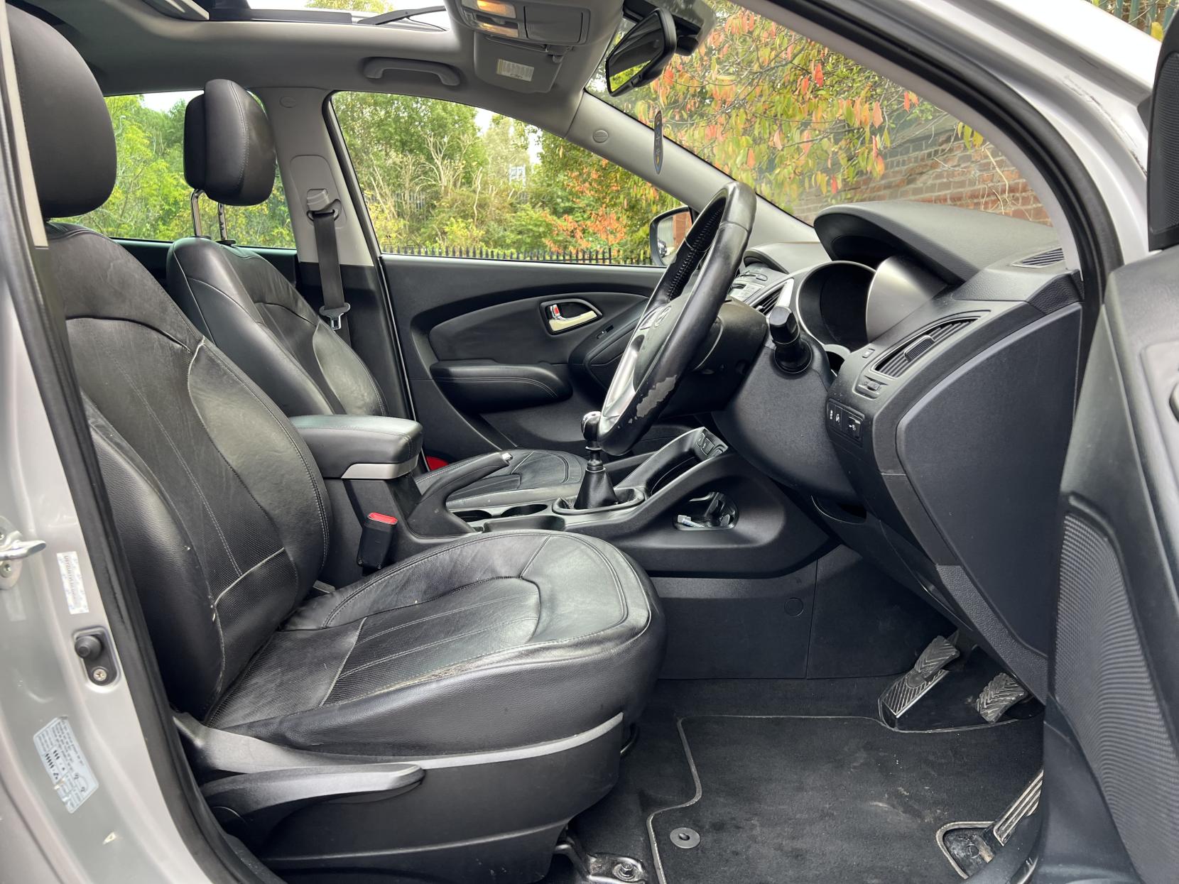 Hyundai ix35 2.0 CRDi Premium SUV 5dr Diesel Manual Euro 5 (134 bhp)