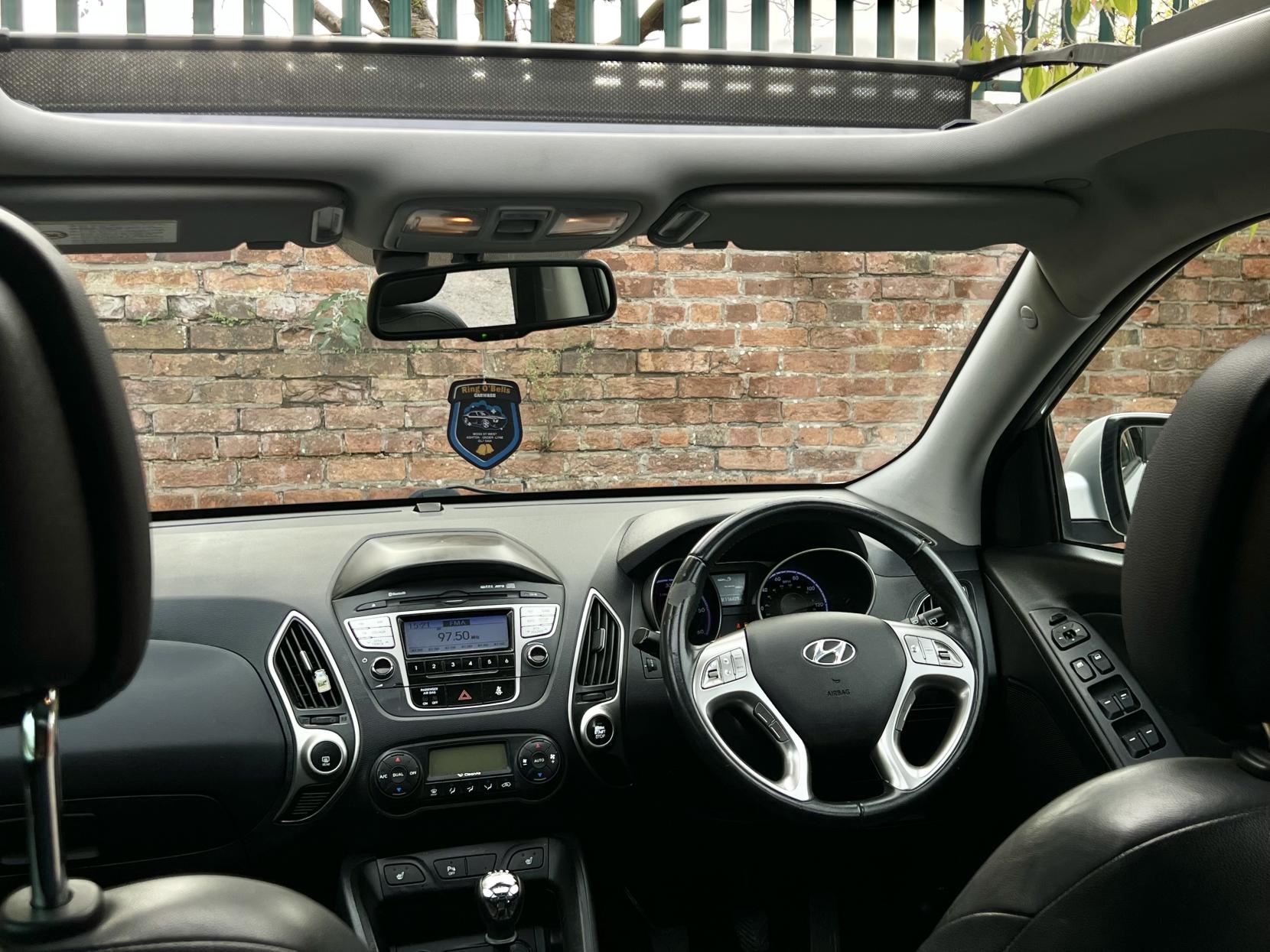 Hyundai ix35 2.0 CRDi Premium SUV 5dr Diesel Manual Euro 5 (134 bhp)