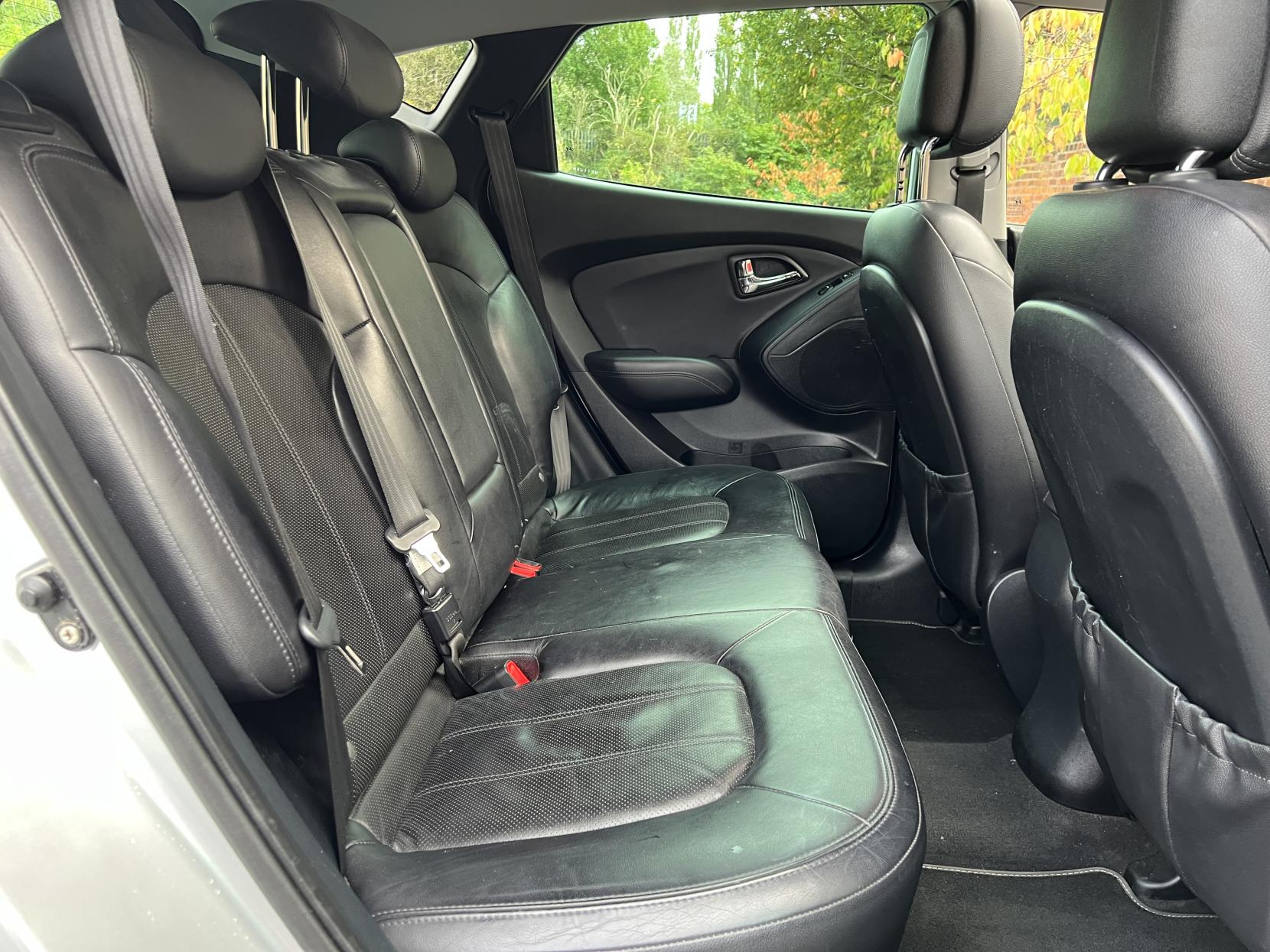Hyundai ix35 2.0 CRDi Premium SUV 5dr Diesel Manual Euro 5 (134 bhp)
