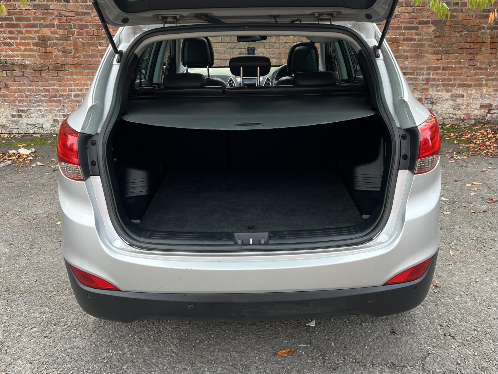 Hyundai ix35 2.0 CRDi Premium SUV 5dr Diesel Manual Euro 5 (134 bhp)