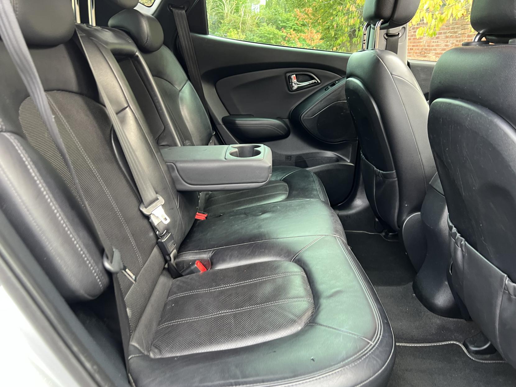 Hyundai ix35 2.0 CRDi Premium SUV 5dr Diesel Manual Euro 5 (134 bhp)