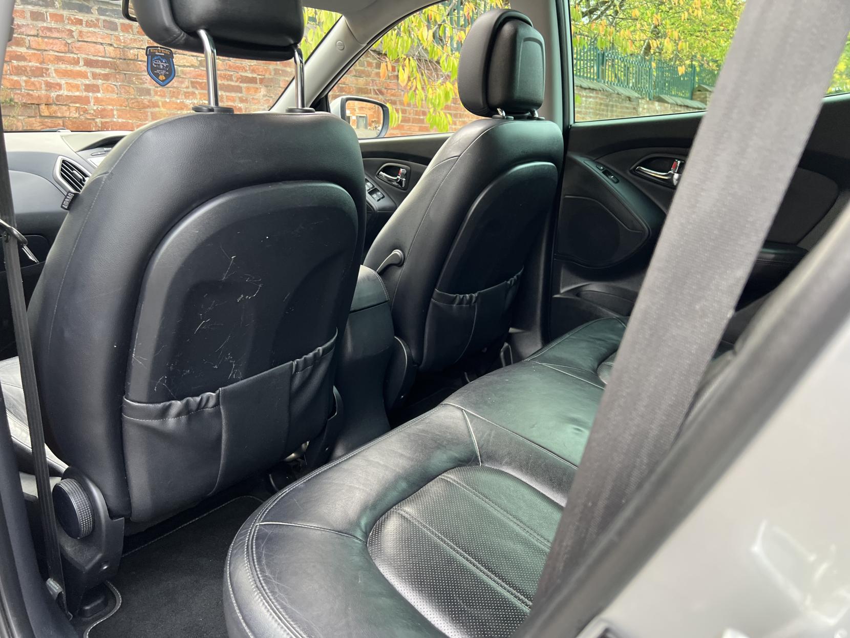 Hyundai ix35 2.0 CRDi Premium SUV 5dr Diesel Manual Euro 5 (134 bhp)