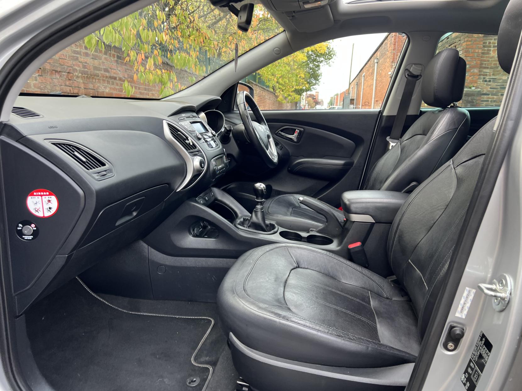 Hyundai ix35 2.0 CRDi Premium SUV 5dr Diesel Manual Euro 5 (134 bhp)