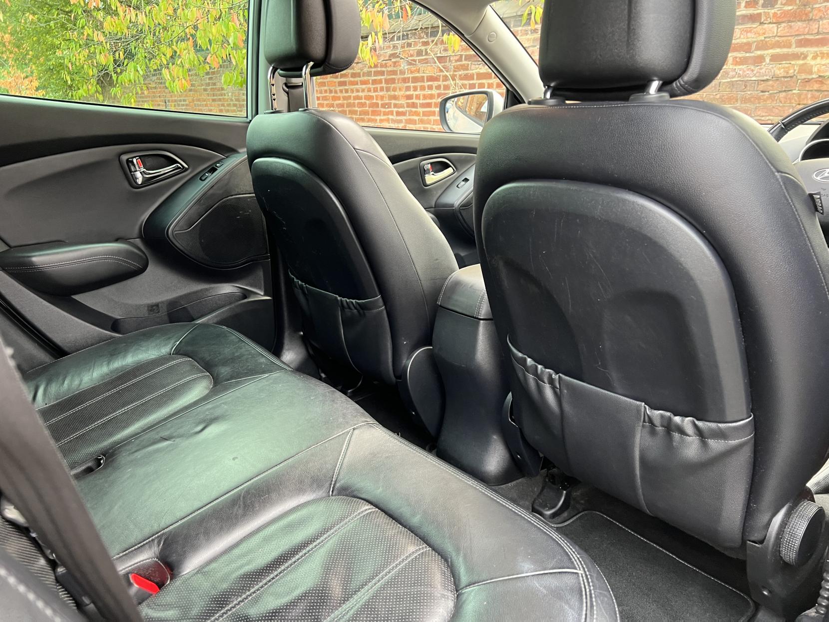 Hyundai ix35 2.0 CRDi Premium SUV 5dr Diesel Manual Euro 5 (134 bhp)
