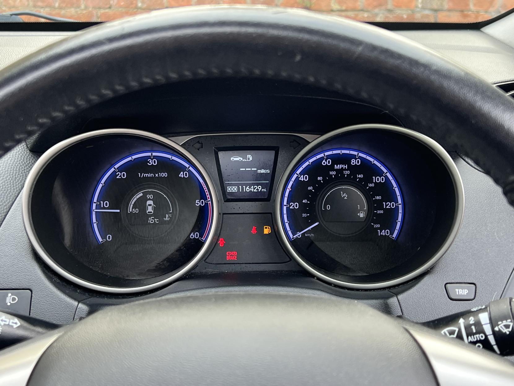 Hyundai ix35 2.0 CRDi Premium SUV 5dr Diesel Manual Euro 5 (134 bhp)