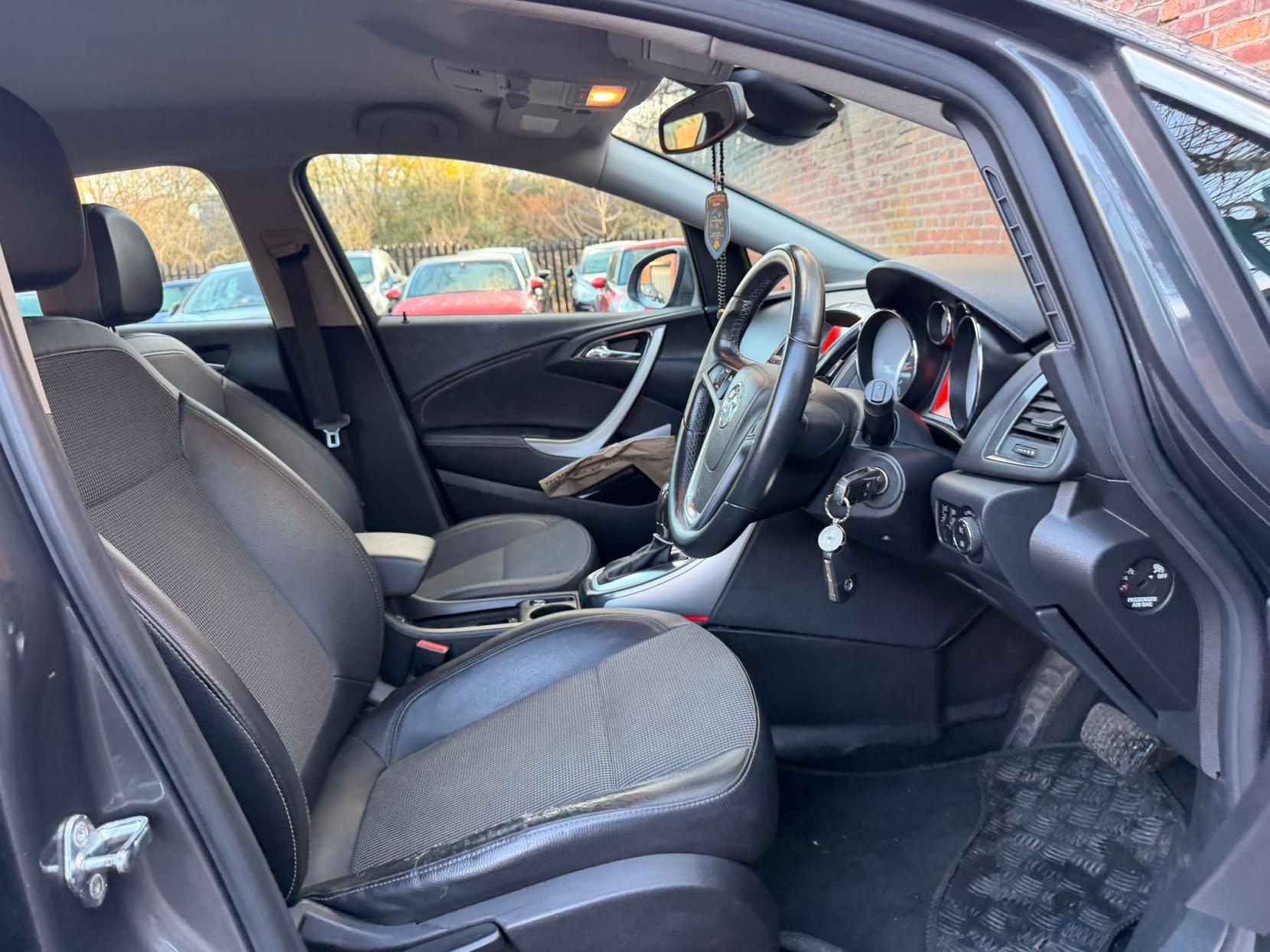 Vauxhall Astra 1.6 16v SE Hatchback 5dr Petrol Auto Euro 5 (115 ps)