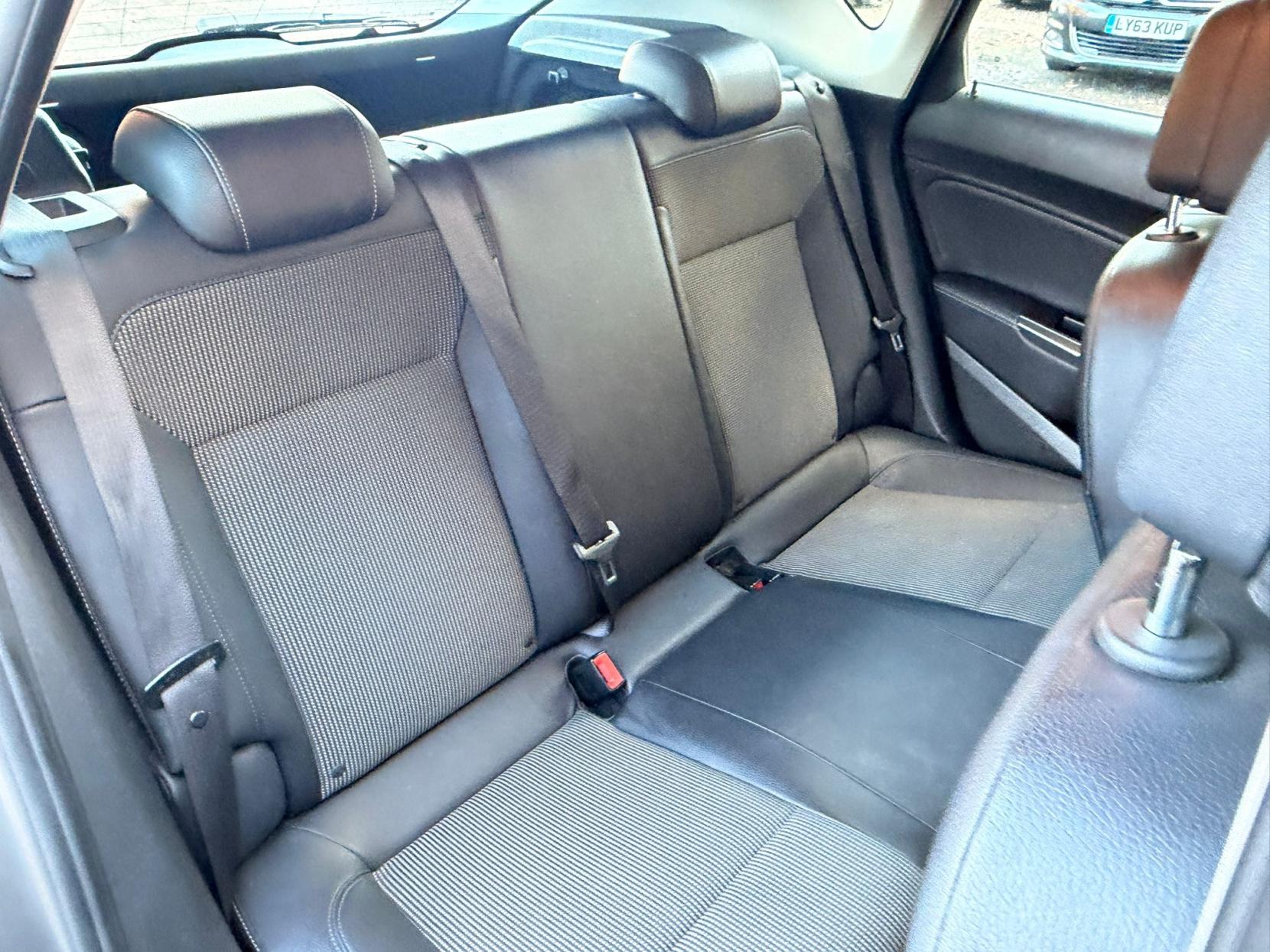 Vauxhall Astra 1.6 16v SE Hatchback 5dr Petrol Auto Euro 5 (115 ps)