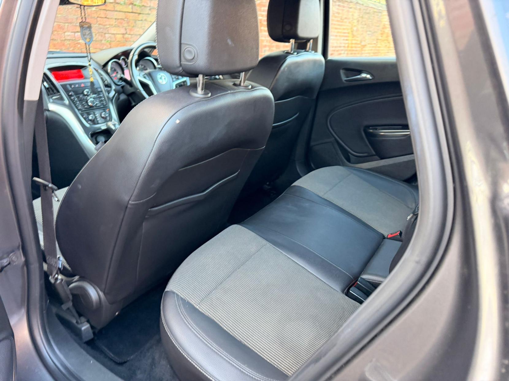 Vauxhall Astra 1.6 16v SE Hatchback 5dr Petrol Auto Euro 5 (115 ps)