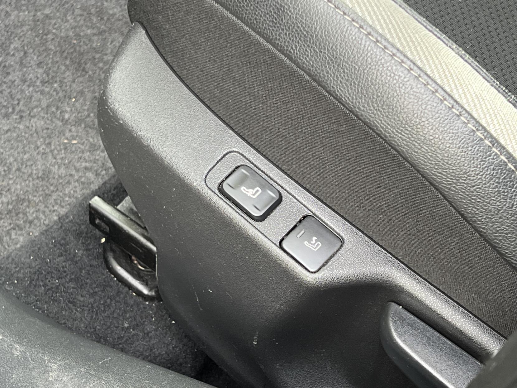 DS AUTOMOBILES DS 4 1.6 BlueHDi DStyle Nav Hatchback 5dr Diesel EAT6 Euro 6 (s/s) (120 ps)