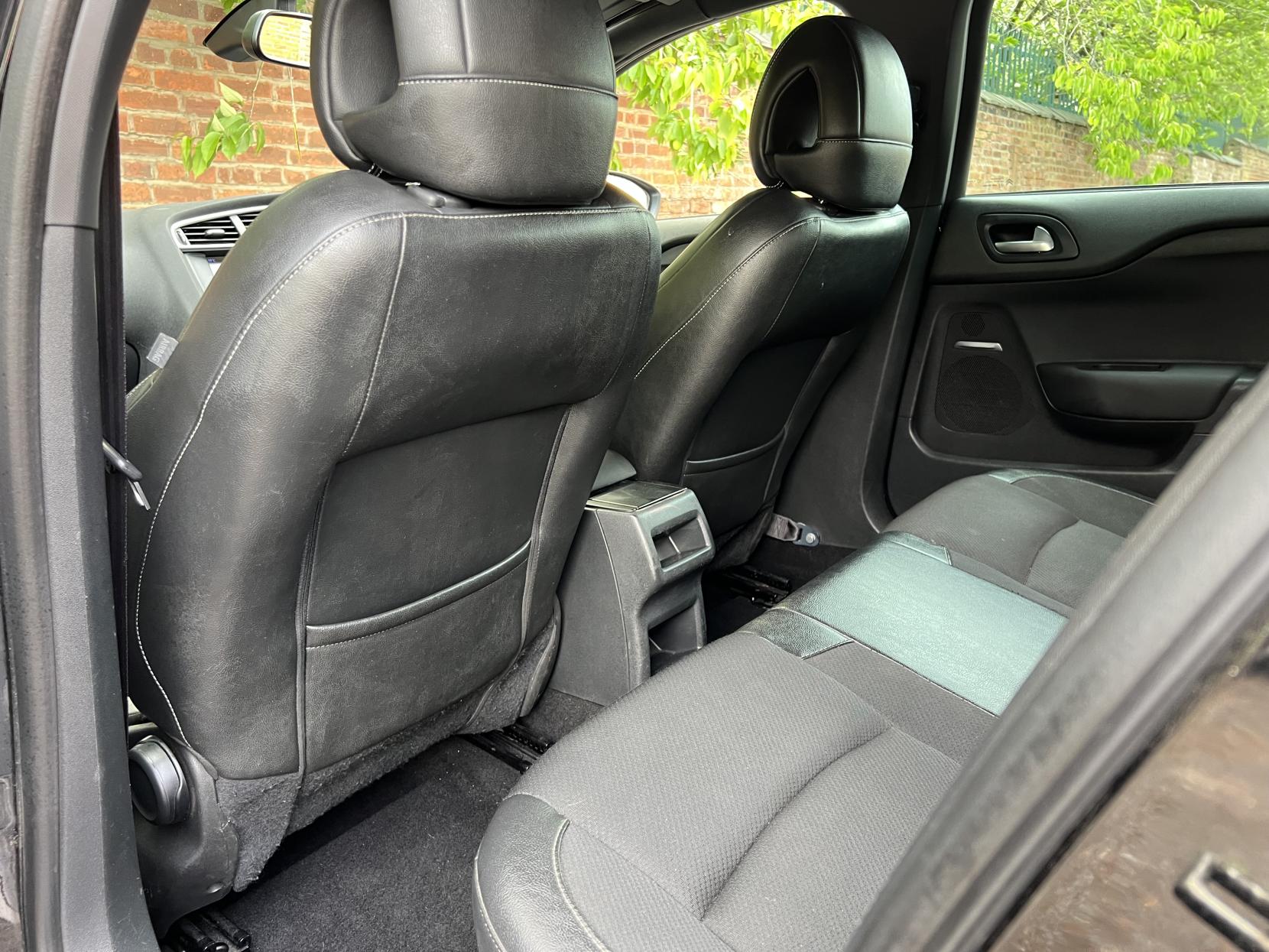 DS AUTOMOBILES DS 4 1.6 BlueHDi DStyle Nav Hatchback 5dr Diesel EAT6 Euro 6 (s/s) (120 ps)