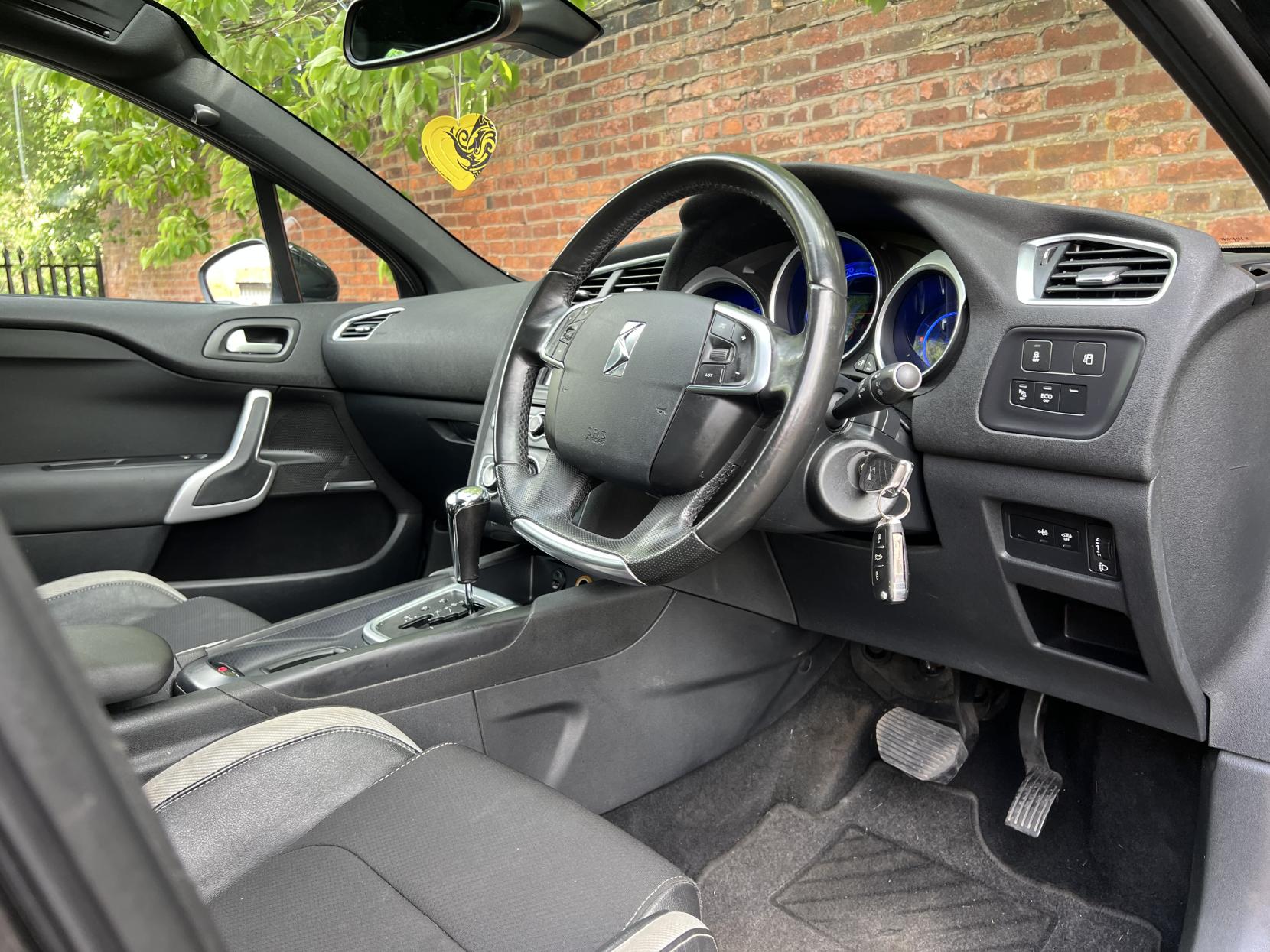 DS AUTOMOBILES DS 4 1.6 BlueHDi DStyle Nav Hatchback 5dr Diesel EAT6 Euro 6 (s/s) (120 ps)