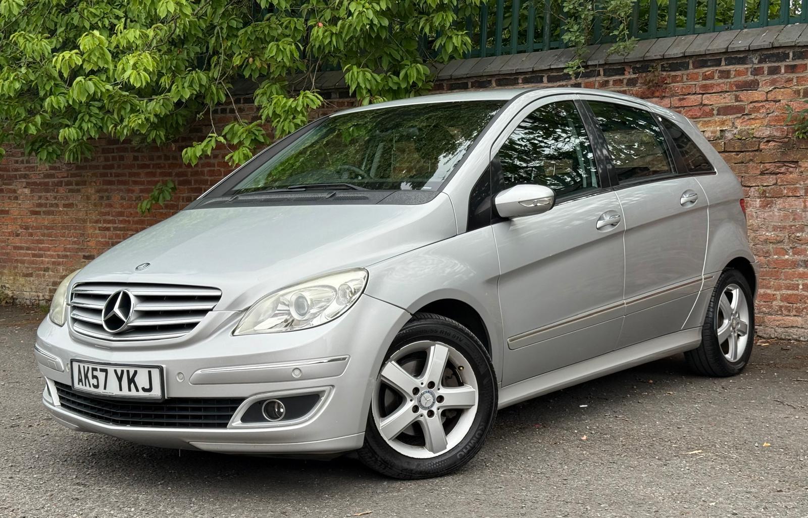 Mercedes-Benz C Class 2.1 C220 CDI SE Saloon 4dr Diesel Auto Euro 4 (170 ps)
