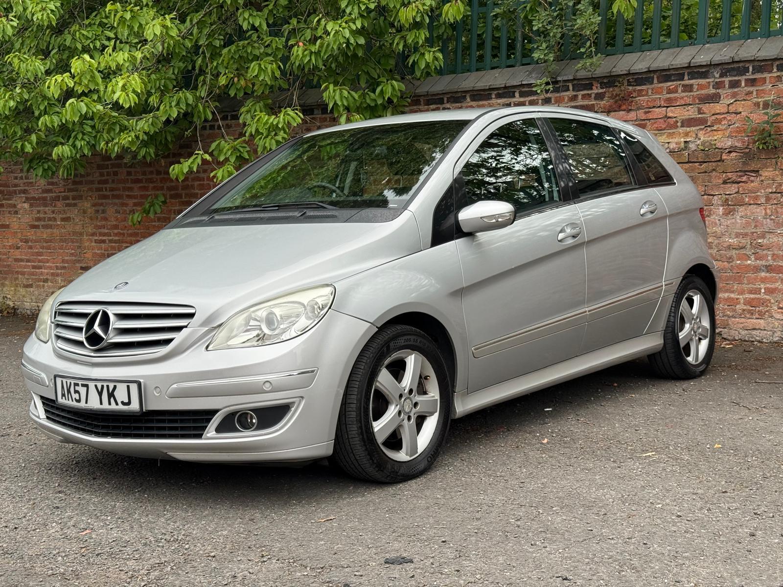 Mercedes-Benz C Class 2.1 C220 CDI SE Saloon 4dr Diesel Auto Euro 4 (170 ps)