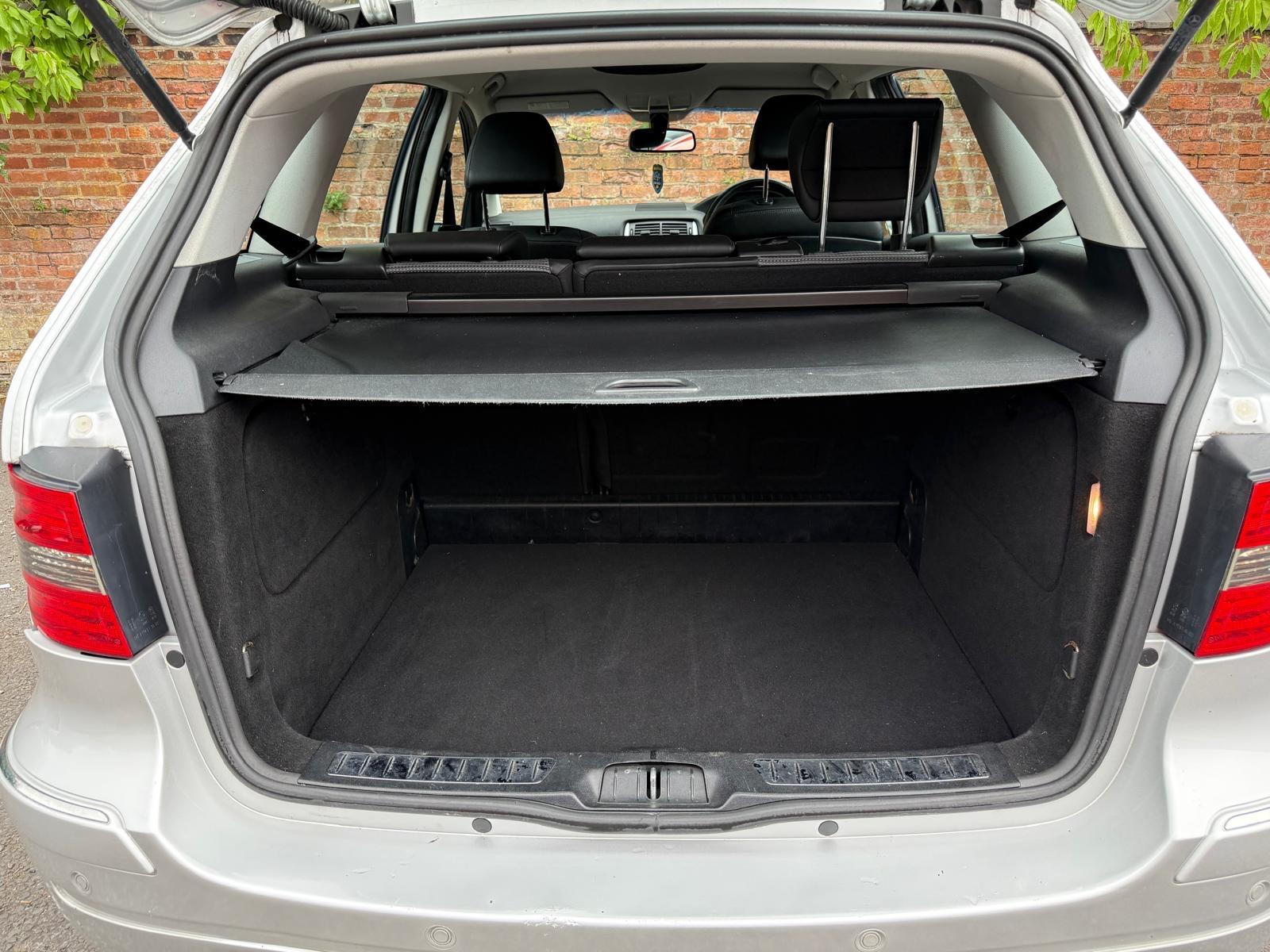 Mercedes-Benz C Class 2.1 C220 CDI SE Saloon 4dr Diesel Auto Euro 4 (170 ps)