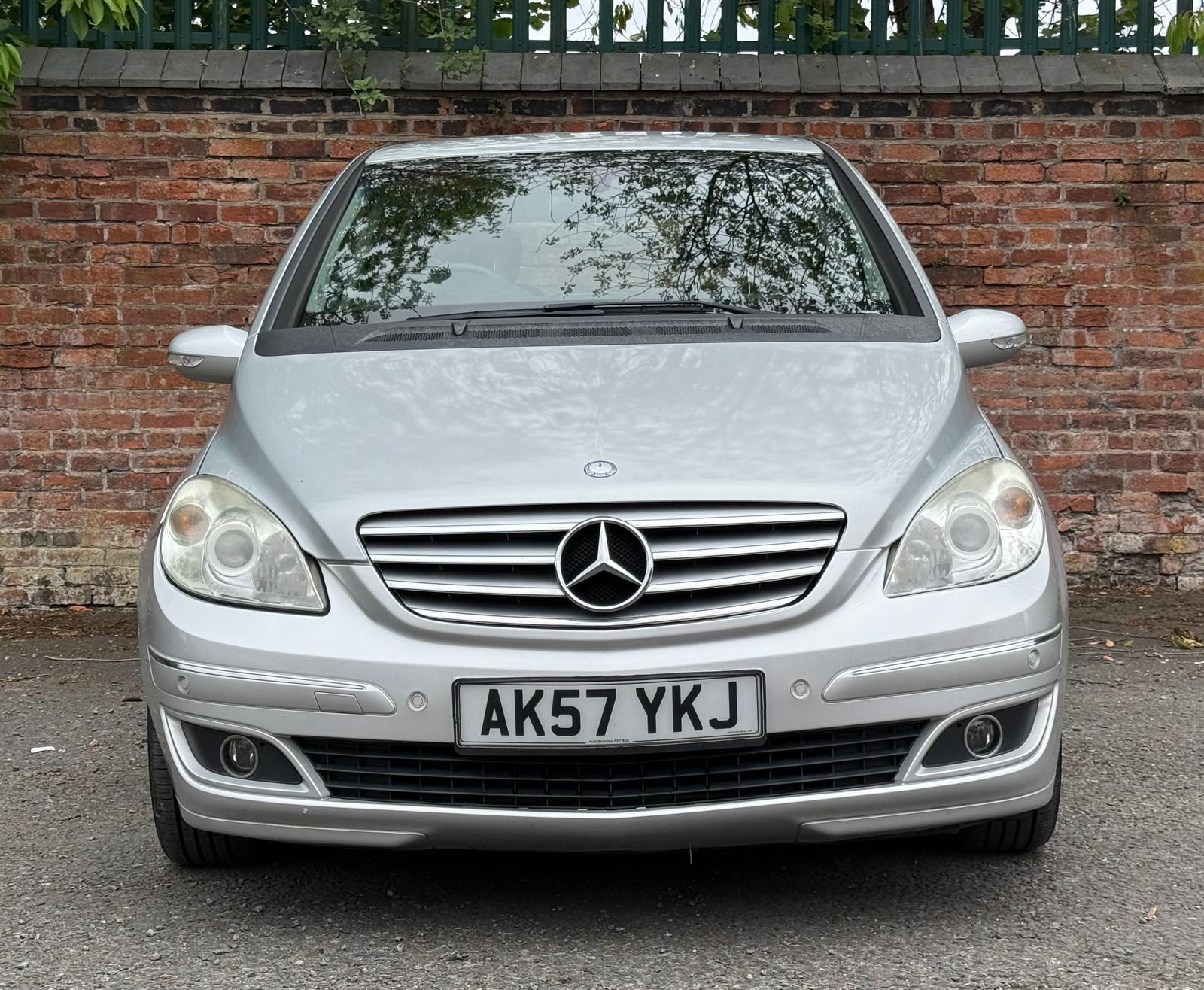 Mercedes-Benz C Class 2.1 C220 CDI SE Saloon 4dr Diesel Auto Euro 4 (170 ps)