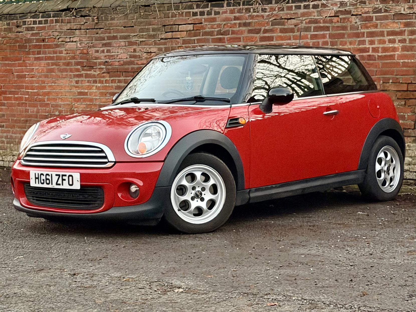 MINI Hatch 1.6 Cooper Hatchback 3dr Petrol Steptronic Euro 5 (122 ps)