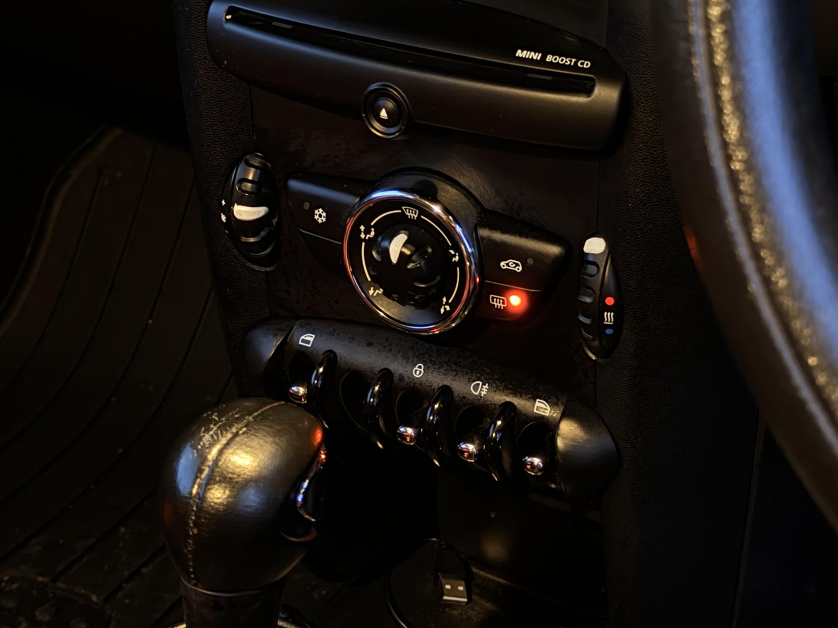 MINI Hatch 1.6 Cooper Hatchback 3dr Petrol Steptronic Euro 5 (122 ps)