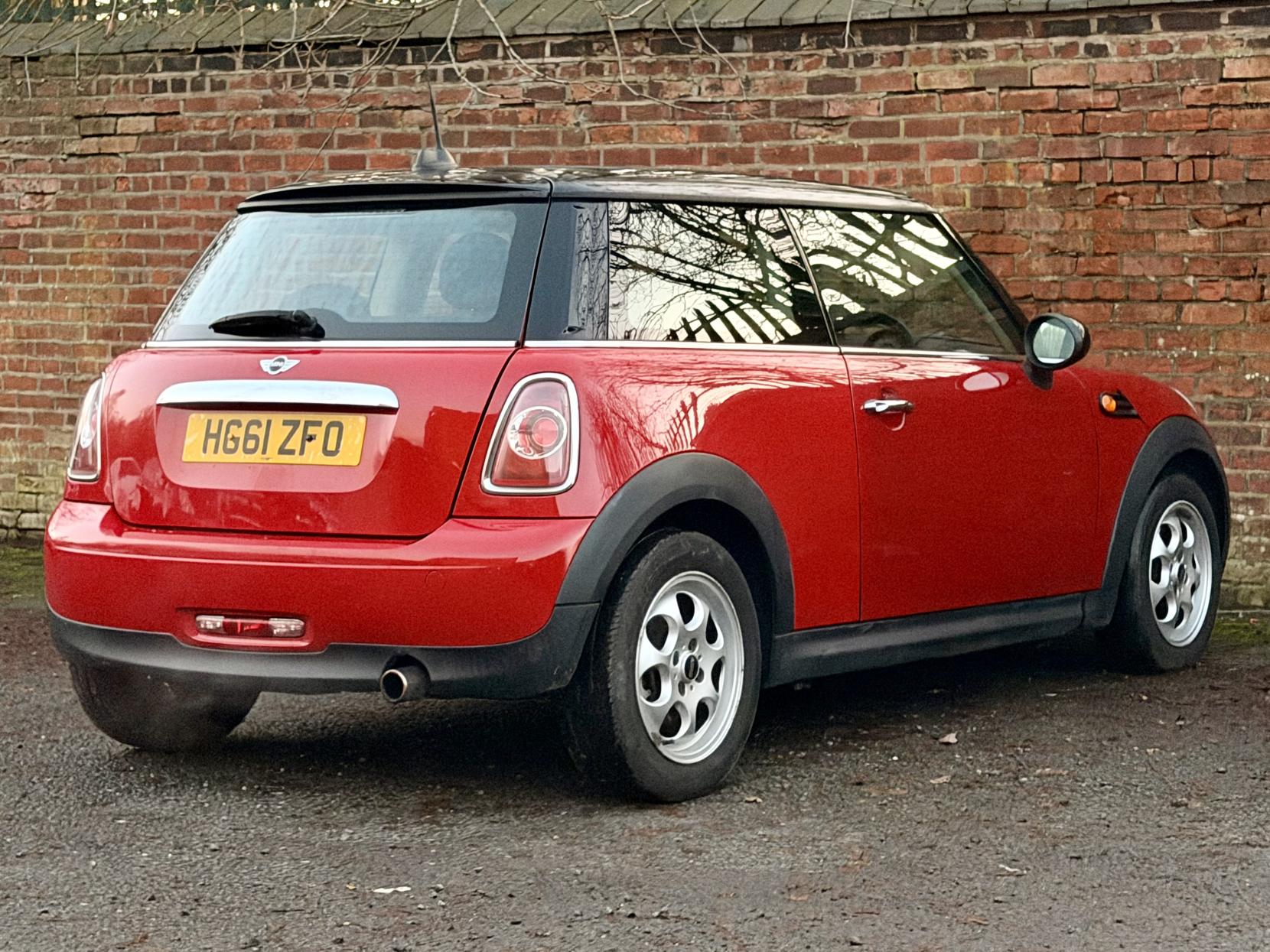 MINI Hatch 1.6 Cooper Hatchback 3dr Petrol Steptronic Euro 5 (122 ps)