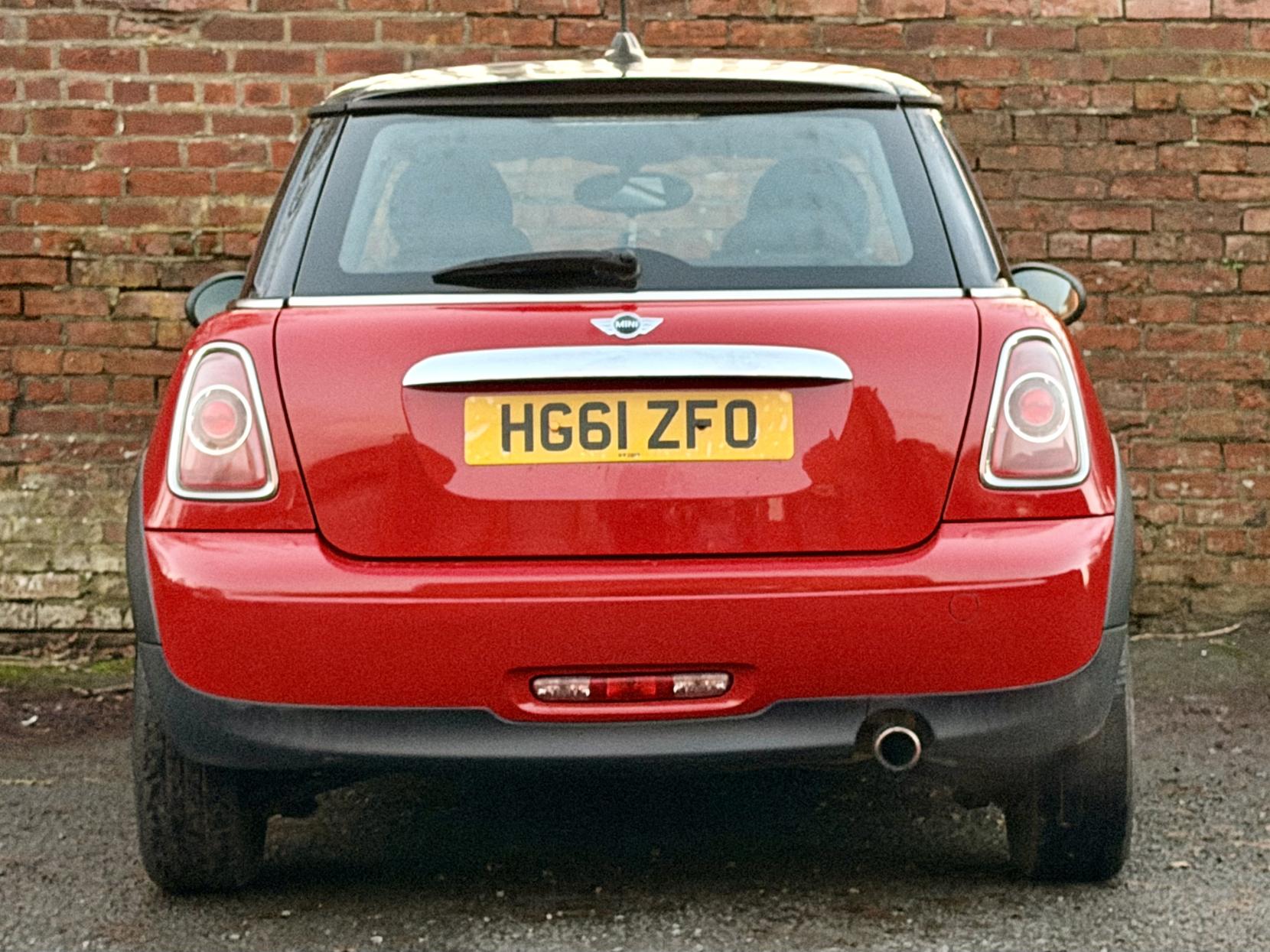 MINI Hatch 1.6 Cooper Hatchback 3dr Petrol Steptronic Euro 5 (122 ps)
