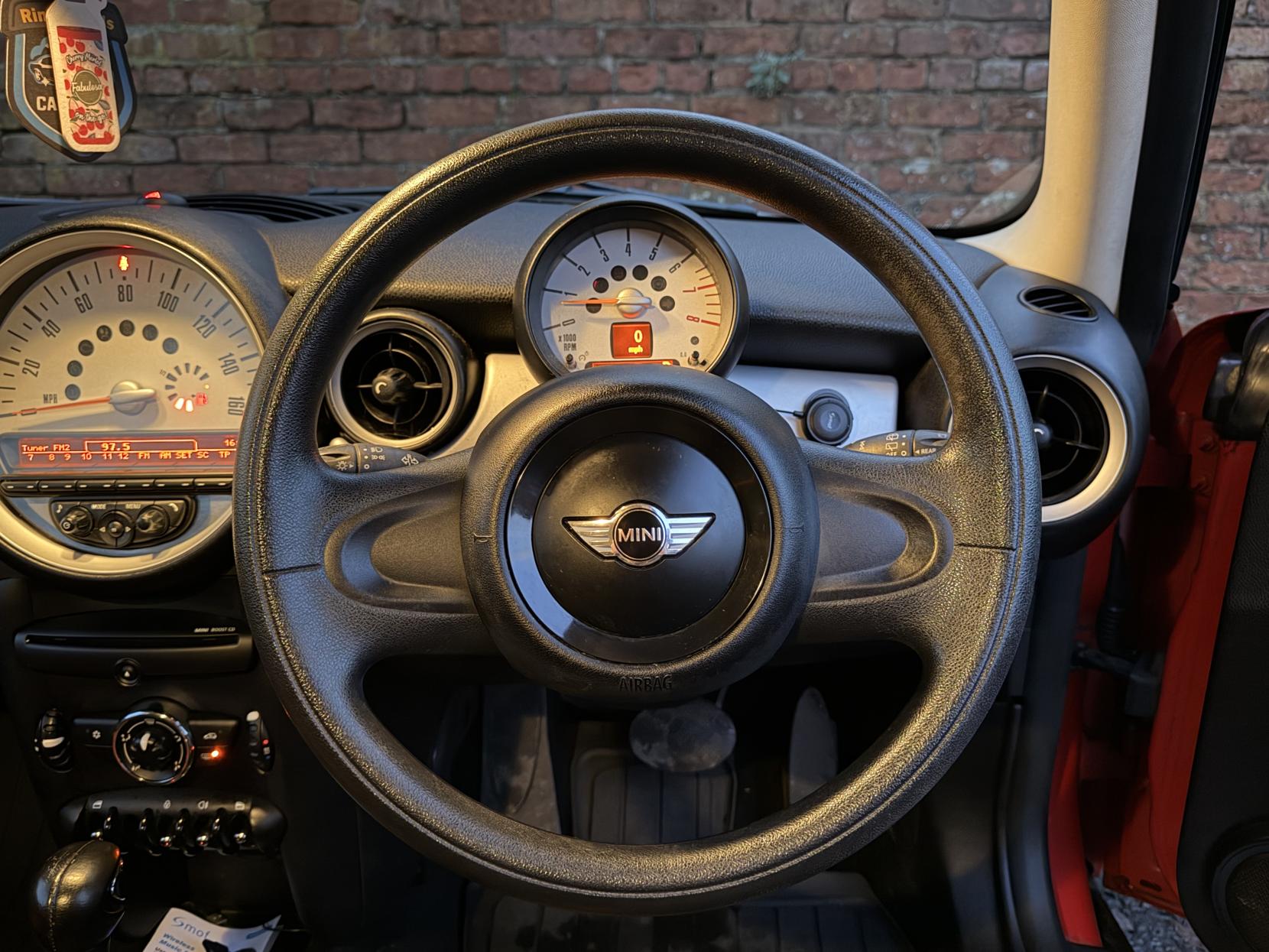 MINI Hatch 1.6 Cooper Hatchback 3dr Petrol Steptronic Euro 5 (122 ps)