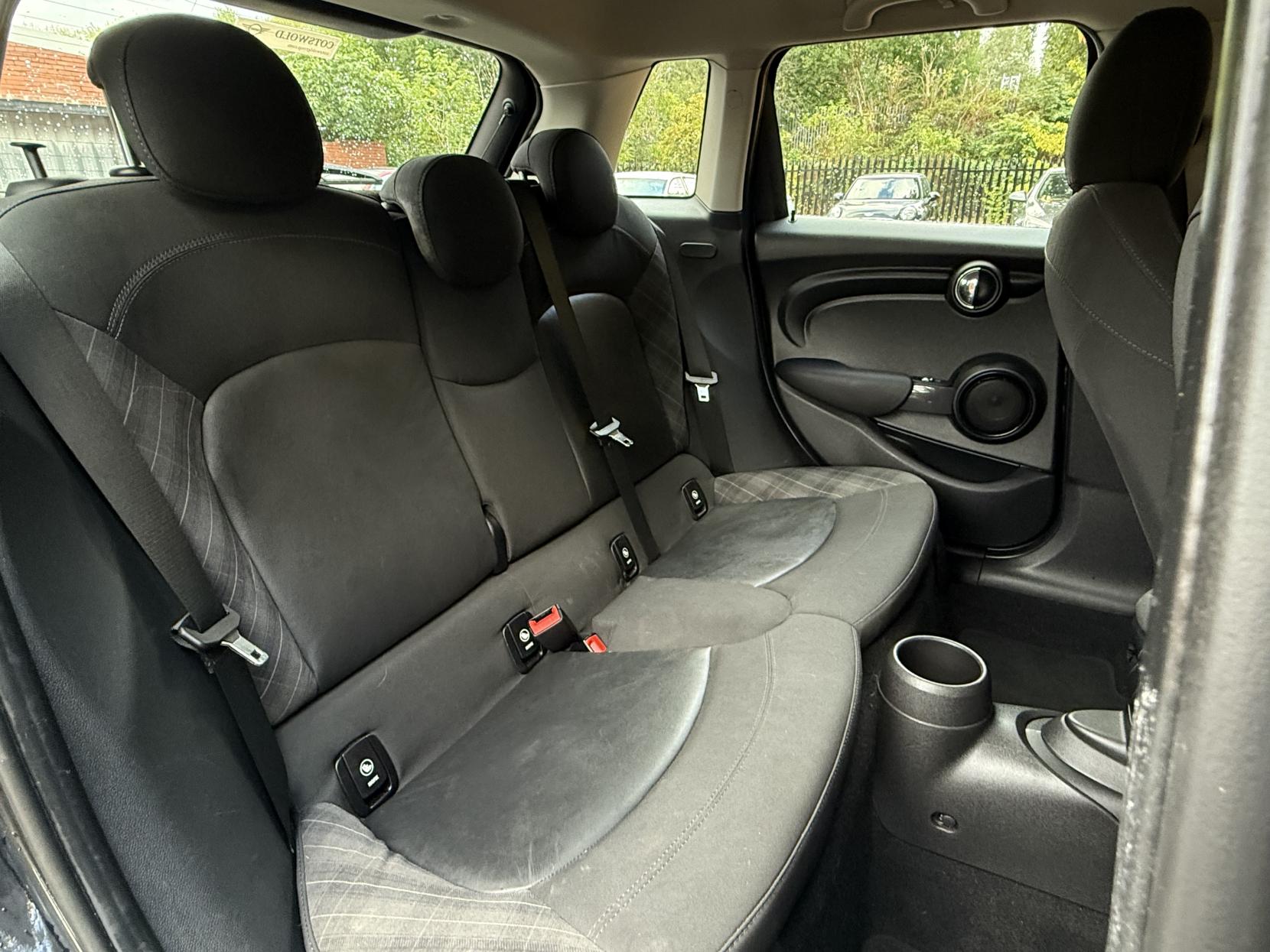 MINI Hatch 1.5 Cooper D Hatchback 5dr Diesel Auto Euro 6 (s/s) (116 ps)