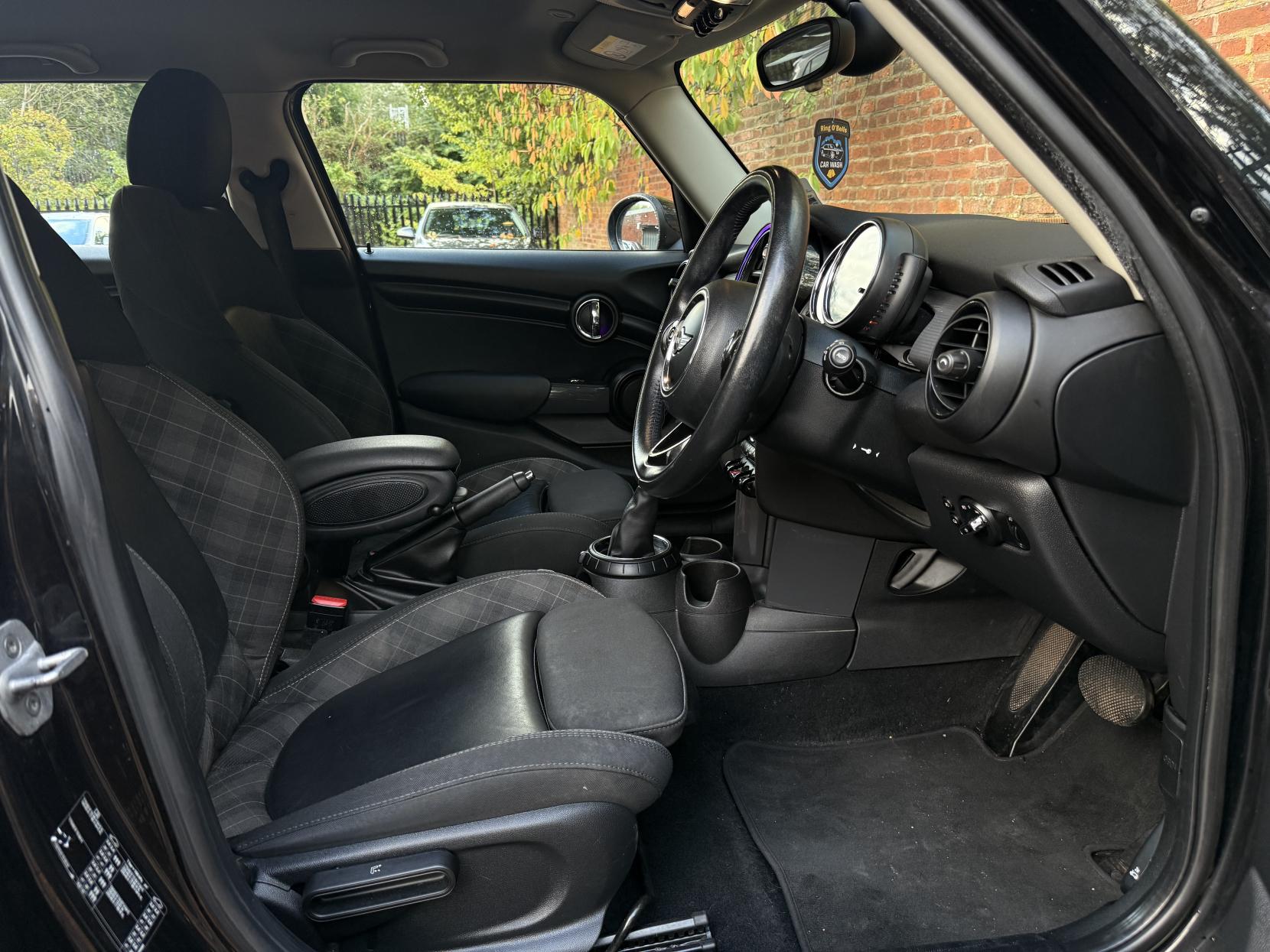 MINI Hatch 1.5 Cooper D Hatchback 5dr Diesel Auto Euro 6 (s/s) (116 ps)