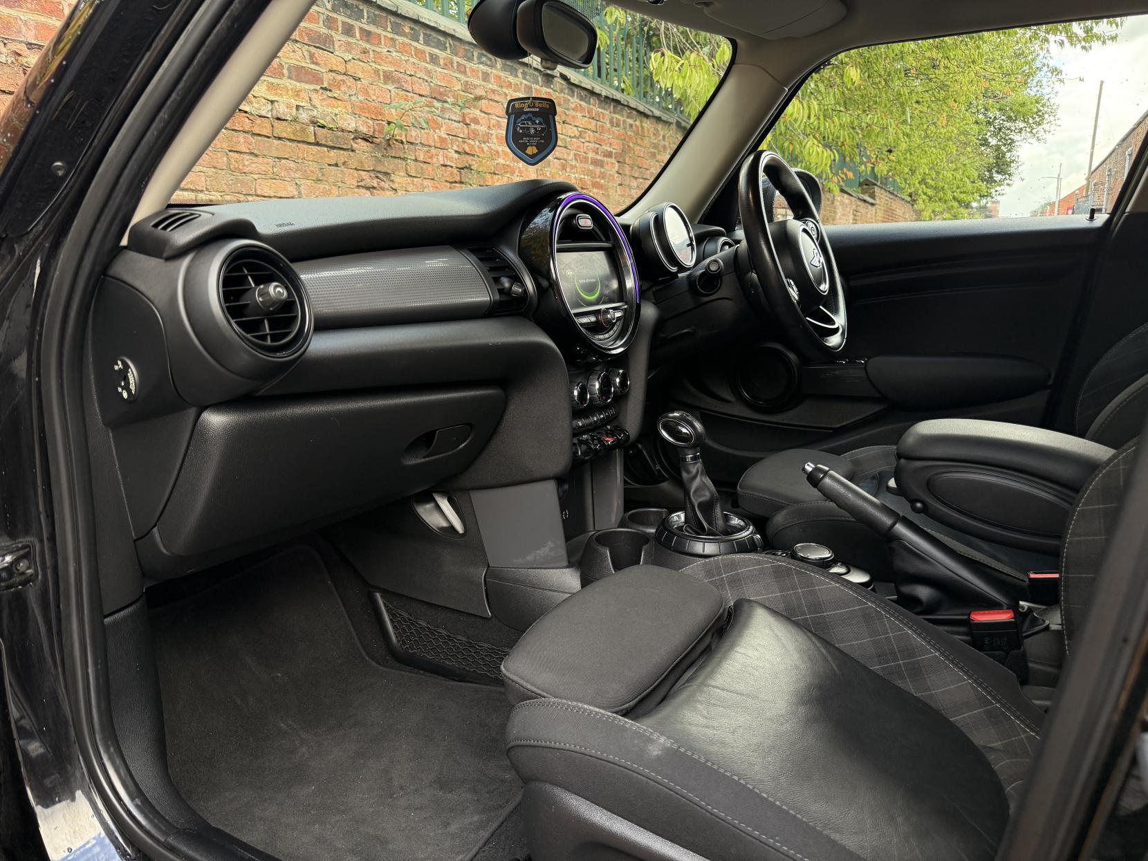 MINI Hatch 1.5 Cooper D Hatchback 5dr Diesel Auto Euro 6 (s/s) (116 ps)