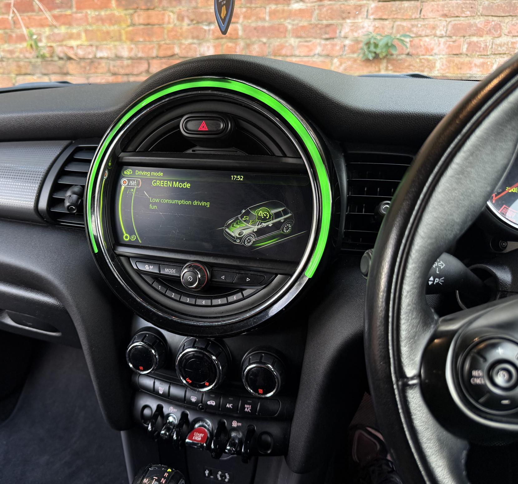 MINI Hatch 1.5 Cooper D Hatchback 5dr Diesel Auto Euro 6 (s/s) (116 ps)