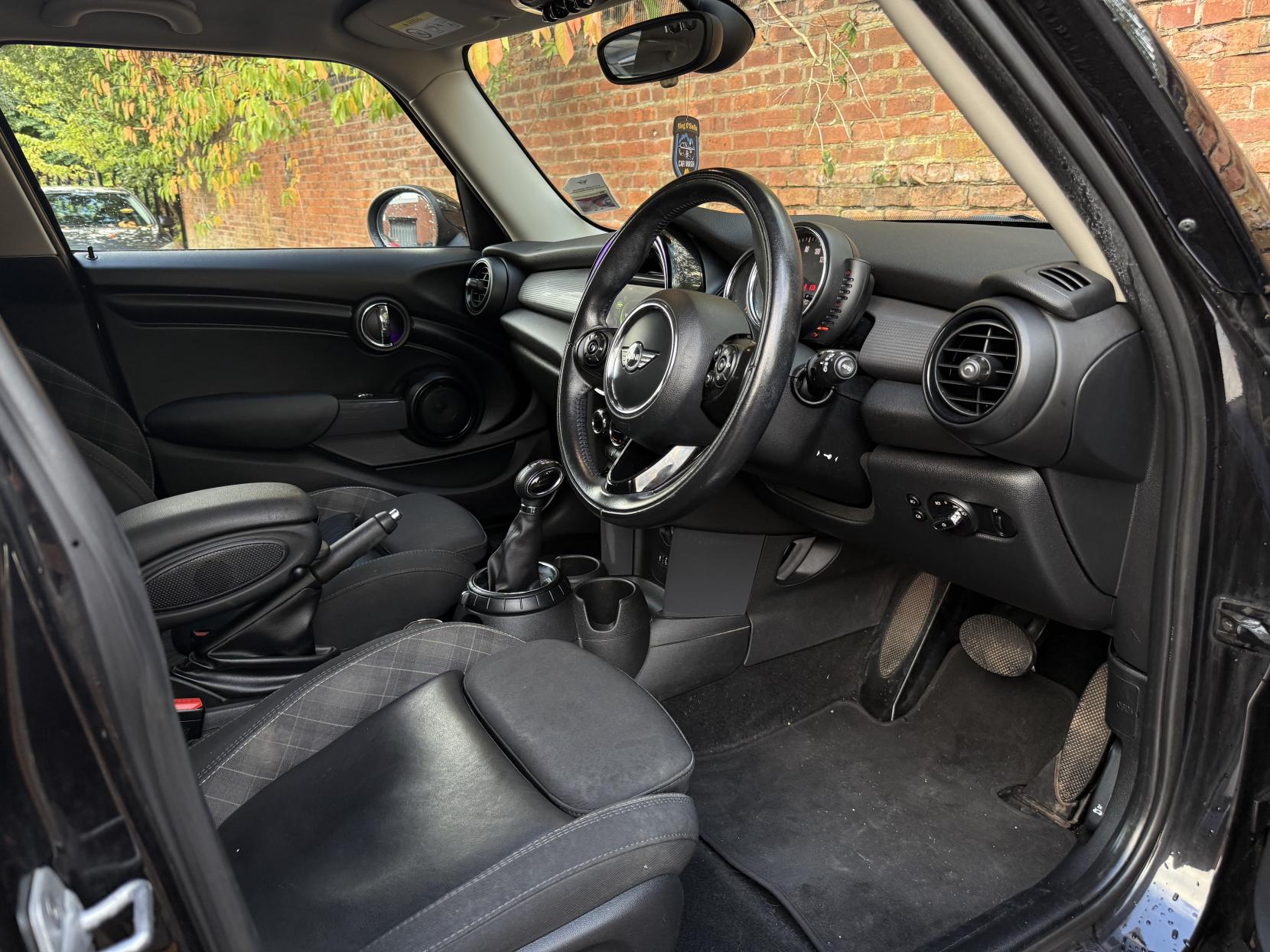 MINI Hatch 1.5 Cooper D Hatchback 5dr Diesel Auto Euro 6 (s/s) (116 ps)