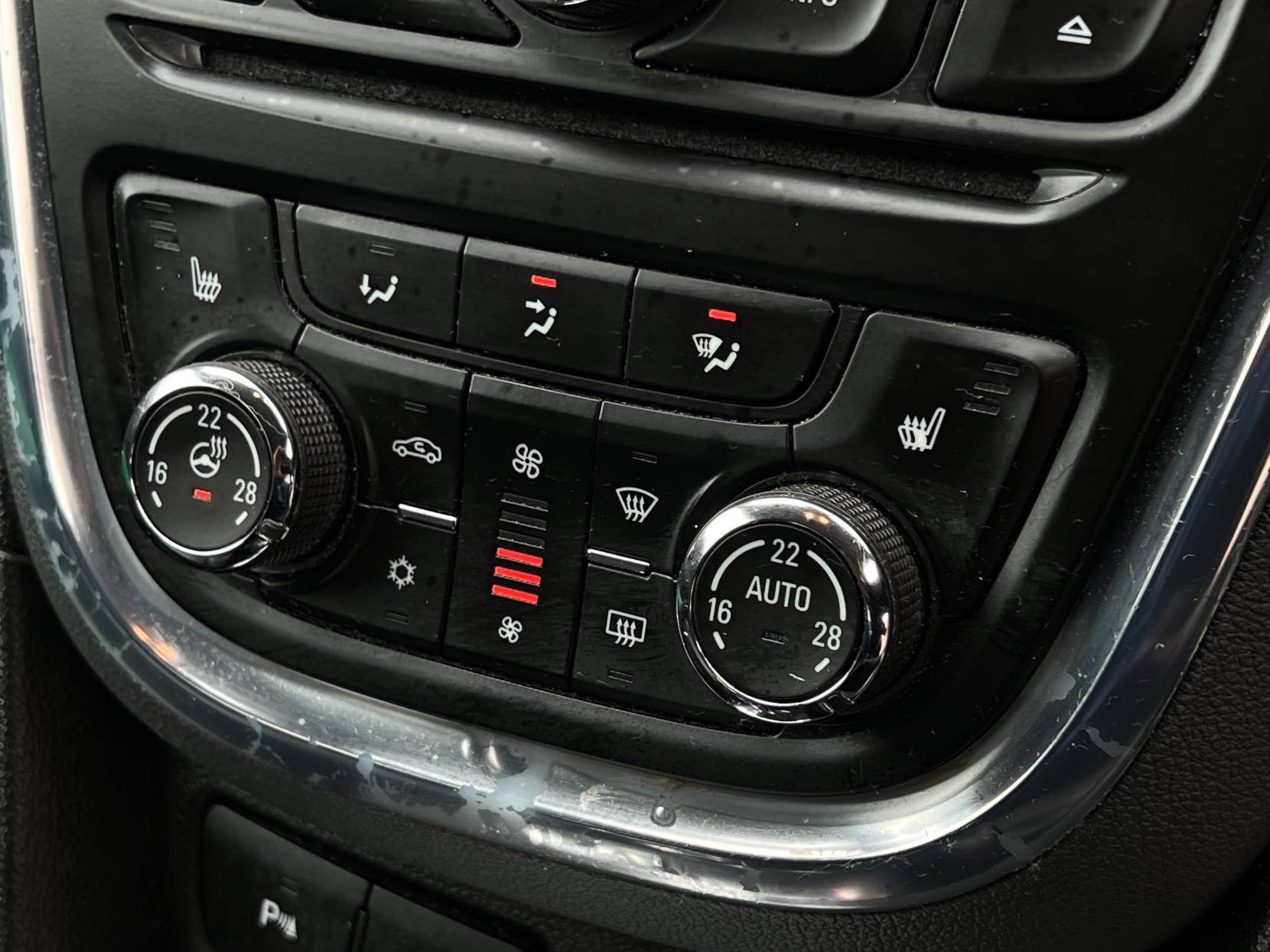 Vauxhall Mokka 1.7 CDTi SE SUV 5dr Diesel Auto 2WD Euro 5 (130 ps)