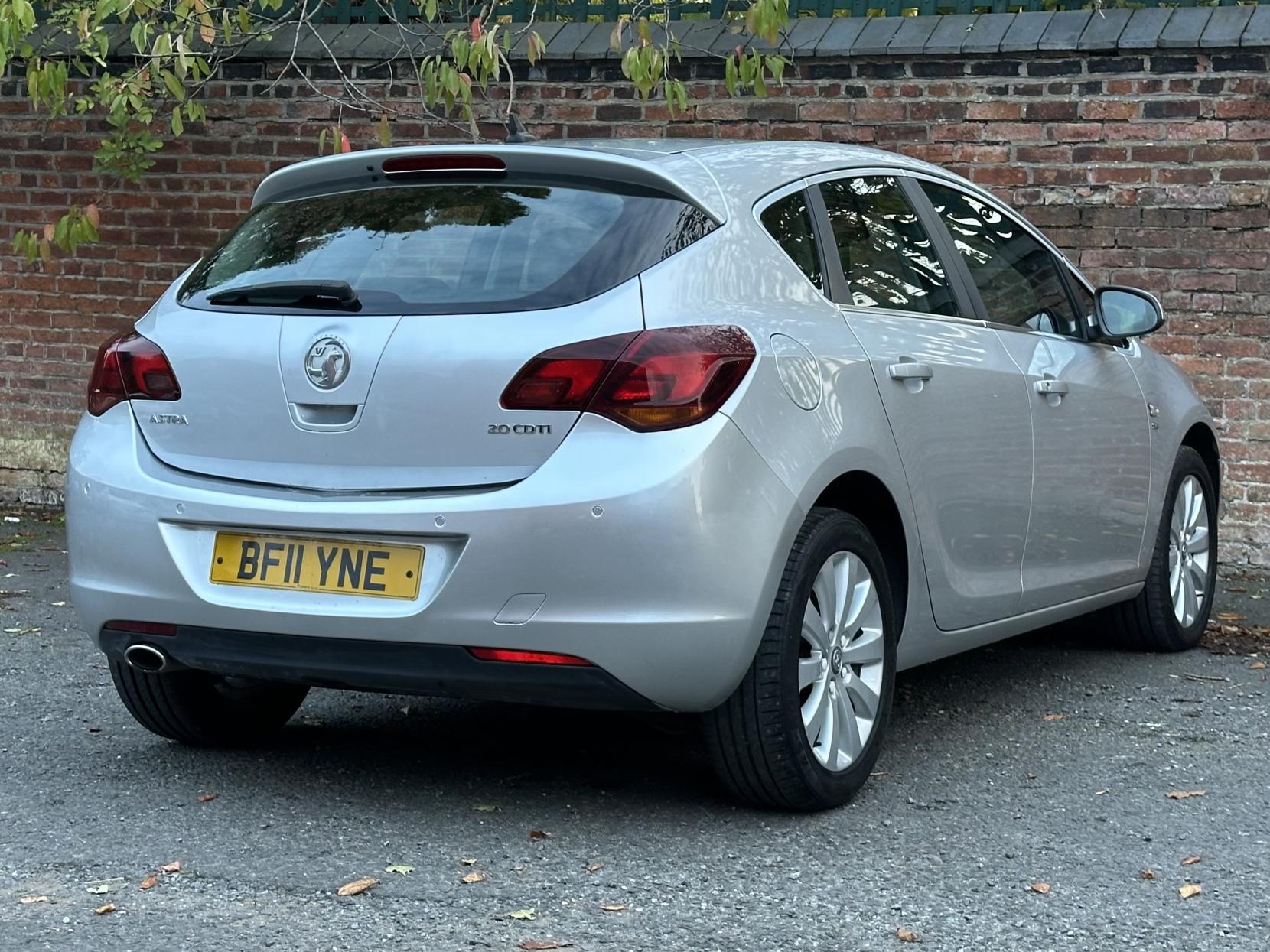 Vauxhall Astra 2.0 CDTi SE Hatchback 5dr Diesel Auto Euro 5 (160 ps)