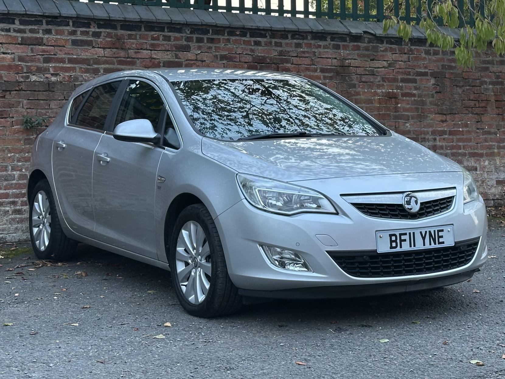 Vauxhall Astra 2.0 CDTi SE Hatchback 5dr Diesel Auto Euro 5 (160 ps)