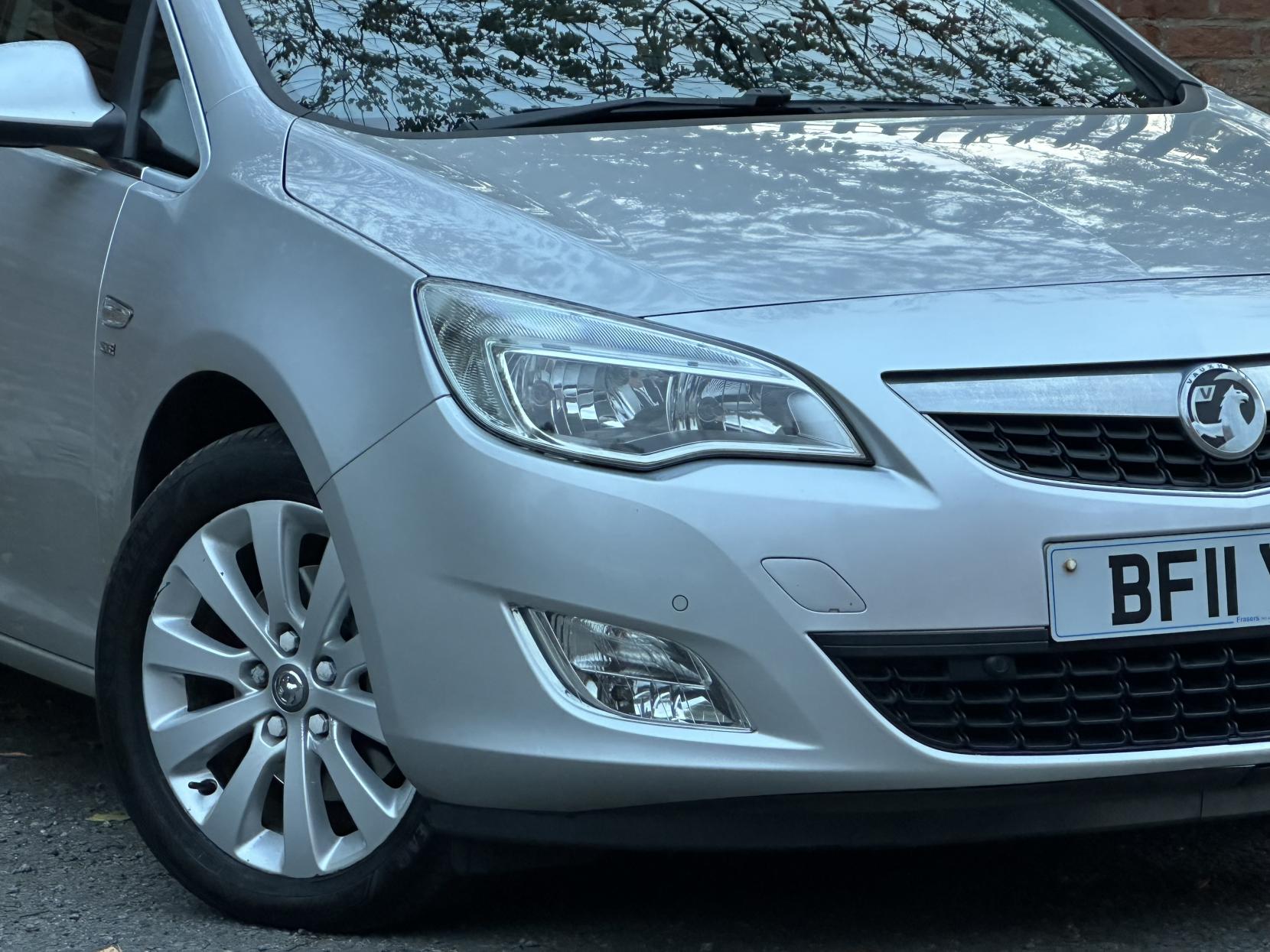 Vauxhall Astra 2.0 CDTi SE Hatchback 5dr Diesel Auto Euro 5 (160 ps)