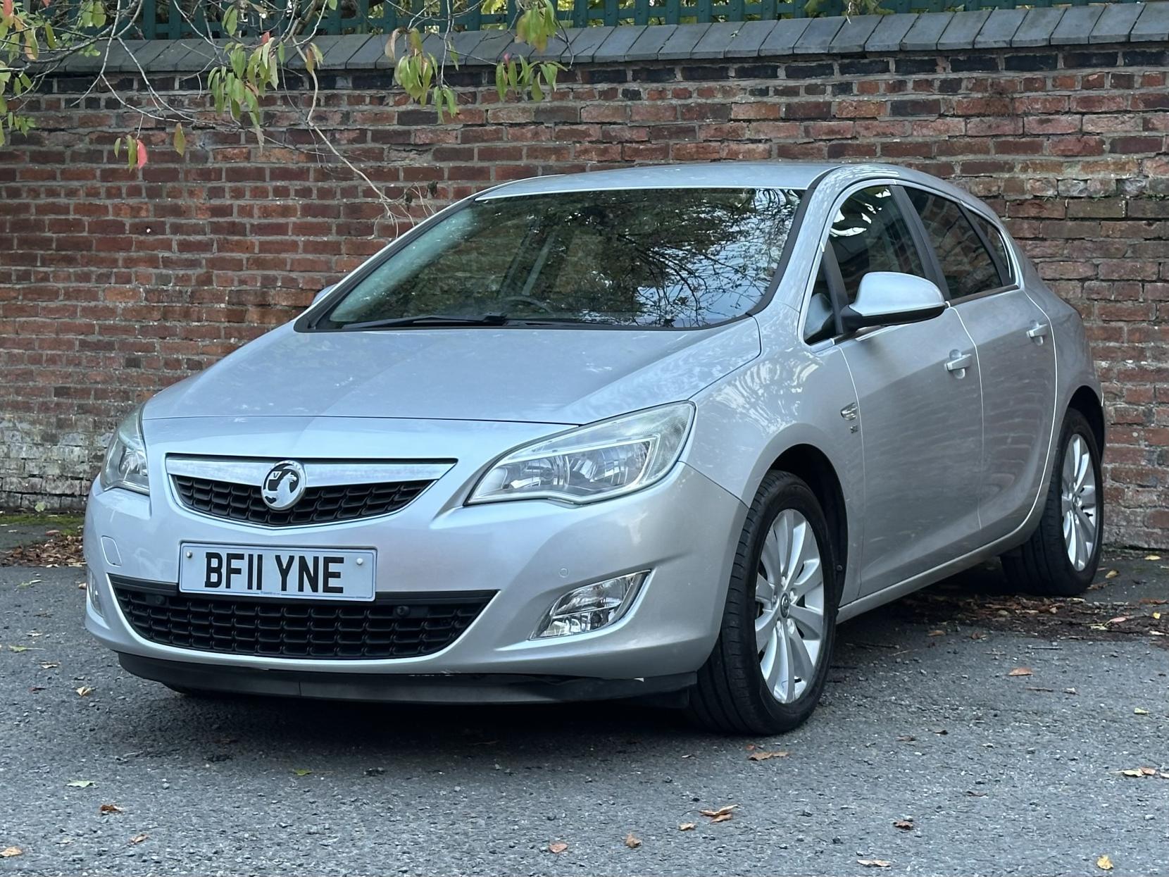 Vauxhall Astra 2.0 CDTi SE Hatchback 5dr Diesel Auto Euro 5 (160 ps)