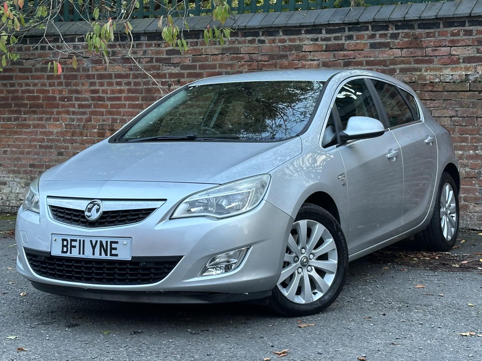 Vauxhall Astra 2.0 CDTi SE Hatchback 5dr Diesel Auto Euro 5 (160 ps)