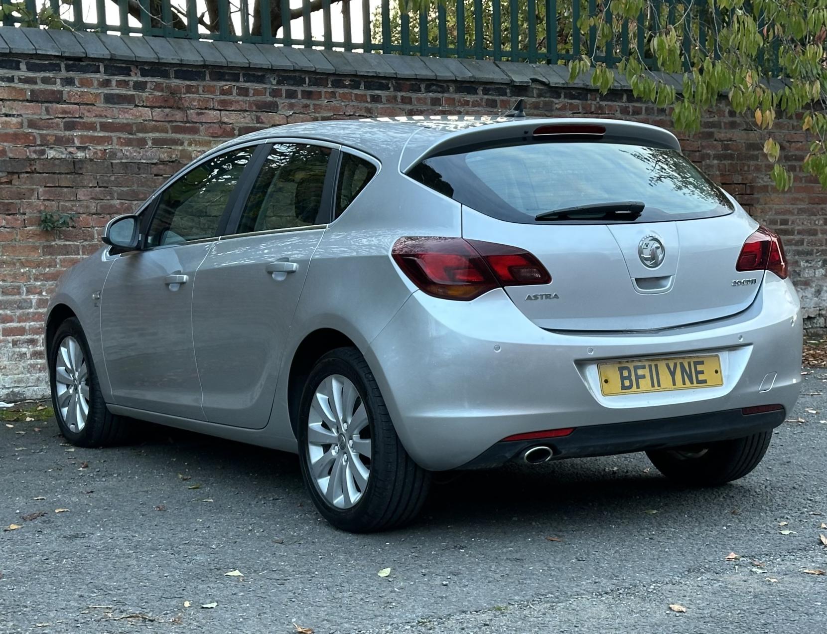 Vauxhall Astra 2.0 CDTi SE Hatchback 5dr Diesel Auto Euro 5 (160 ps)