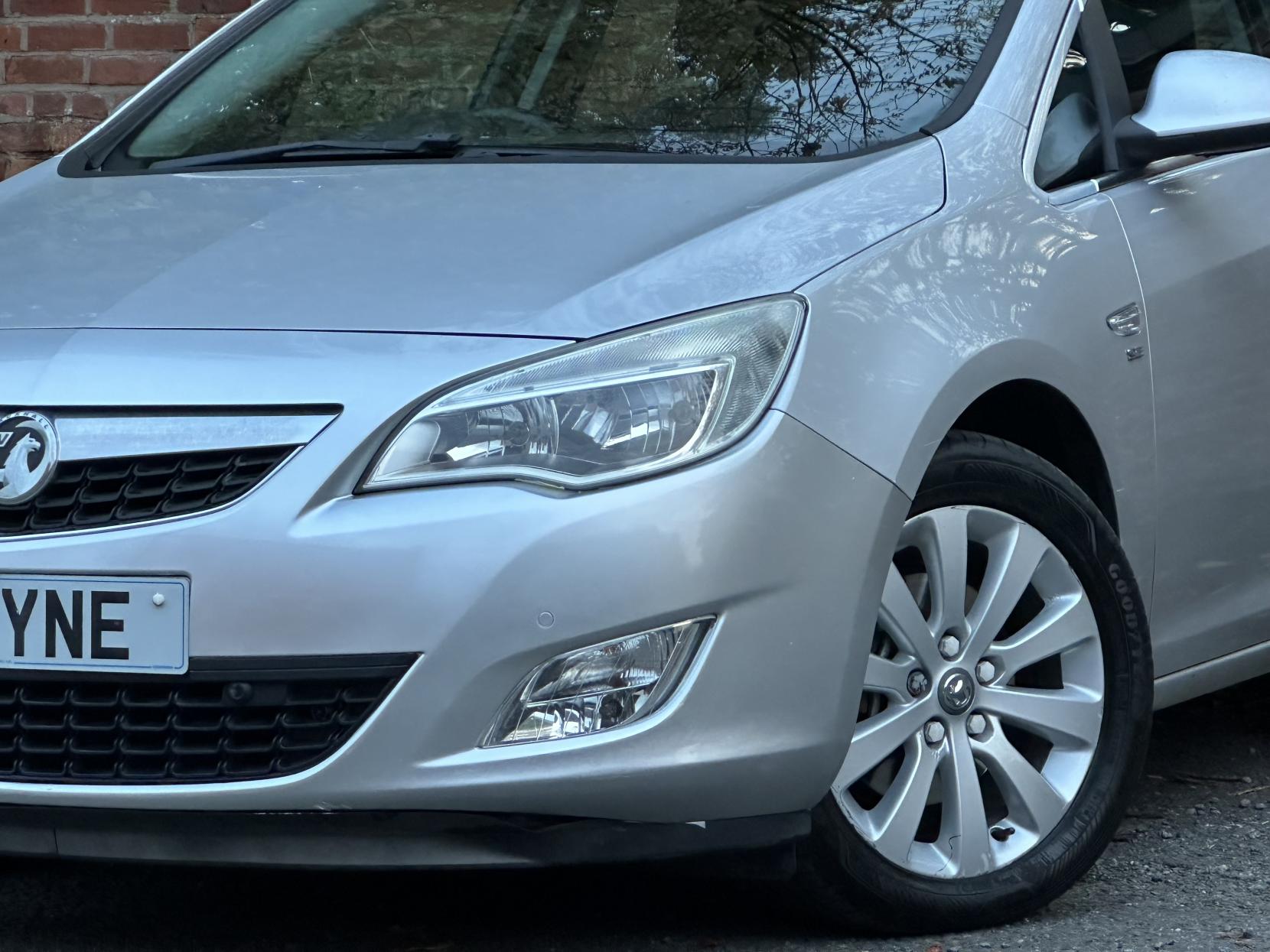 Vauxhall Astra 2.0 CDTi SE Hatchback 5dr Diesel Auto Euro 5 (160 ps)