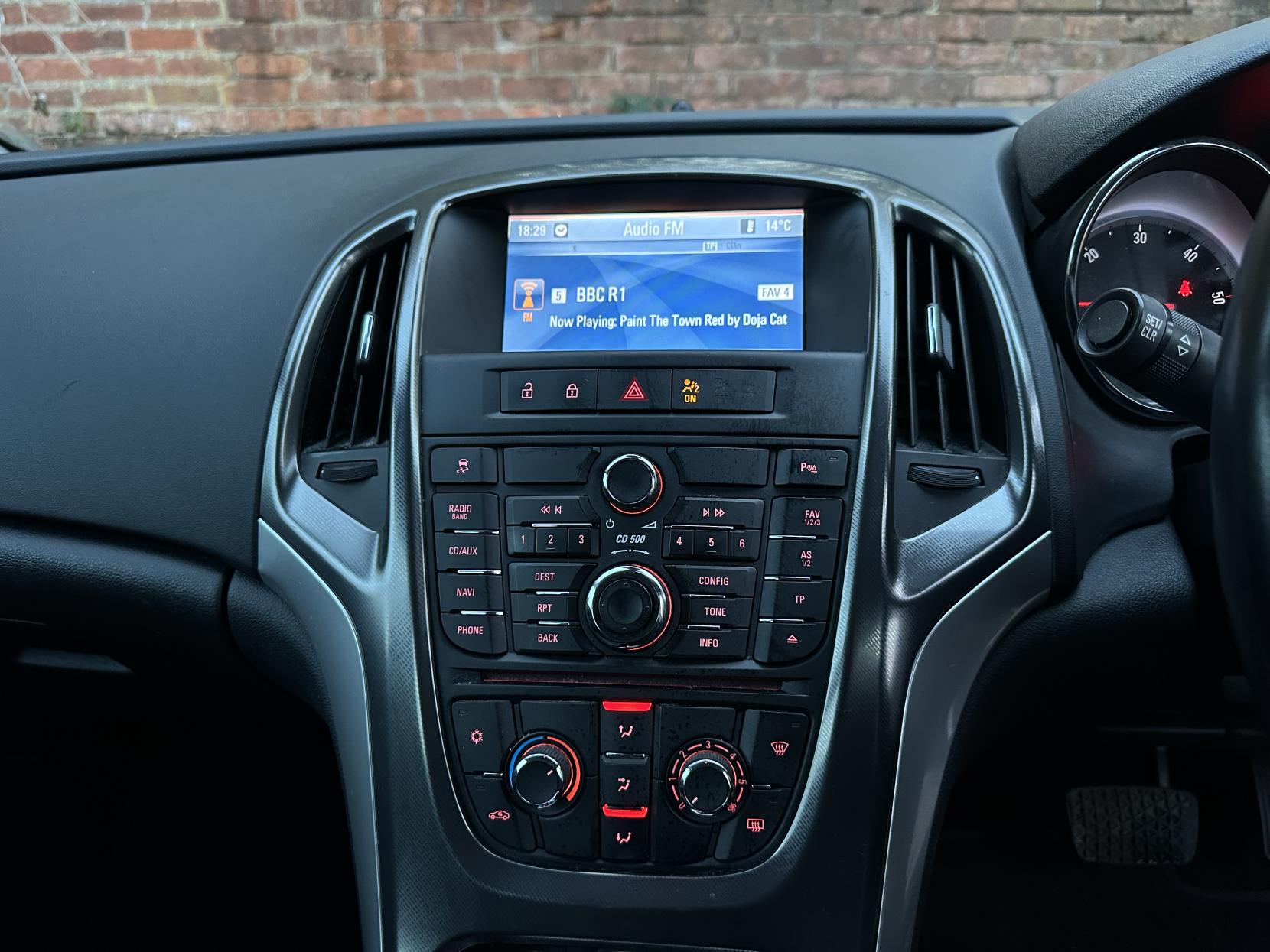 Vauxhall Astra 2.0 CDTi SE Hatchback 5dr Diesel Auto Euro 5 (160 ps)