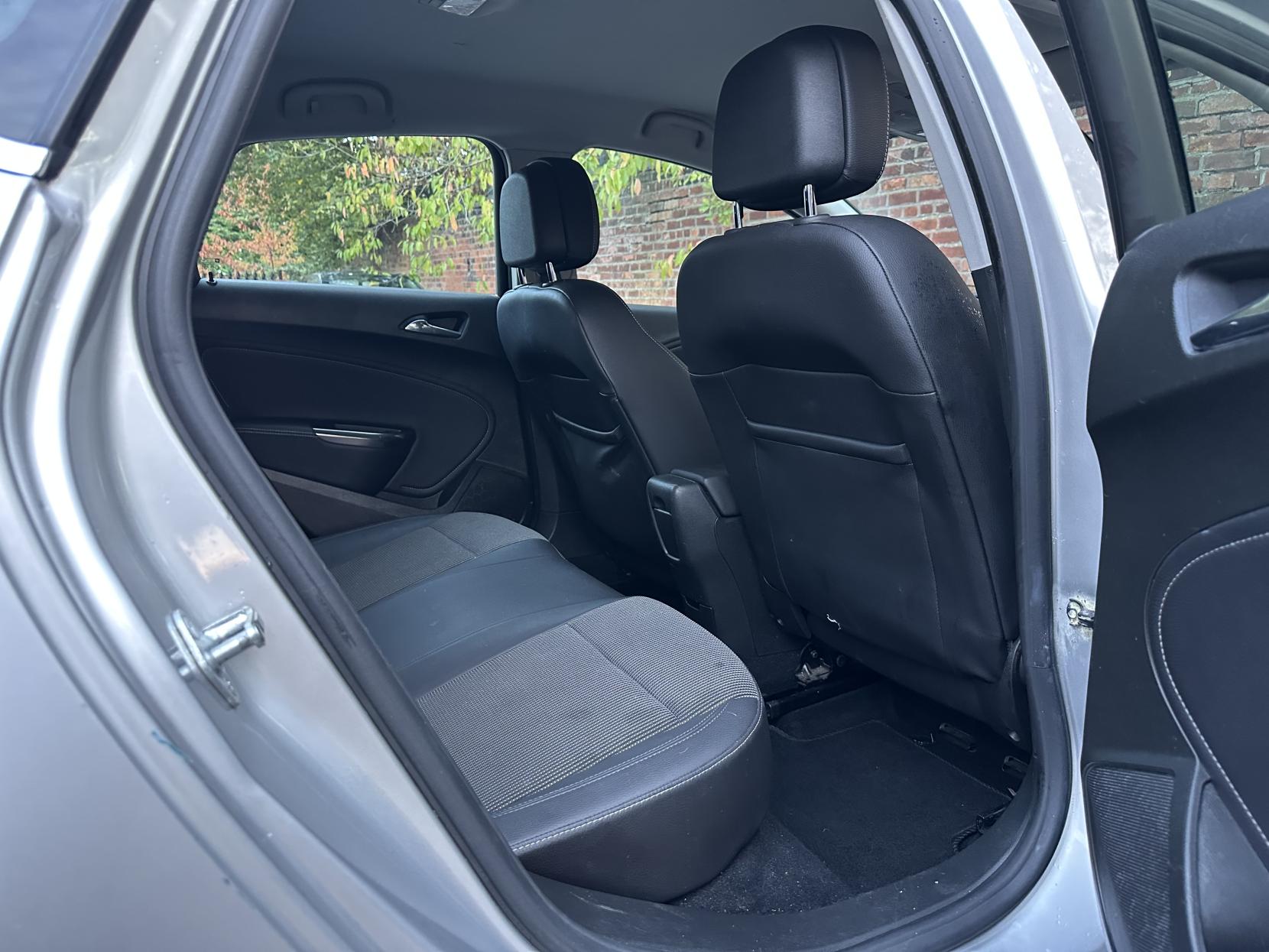 Vauxhall Astra 2.0 CDTi SE Hatchback 5dr Diesel Auto Euro 5 (160 ps)