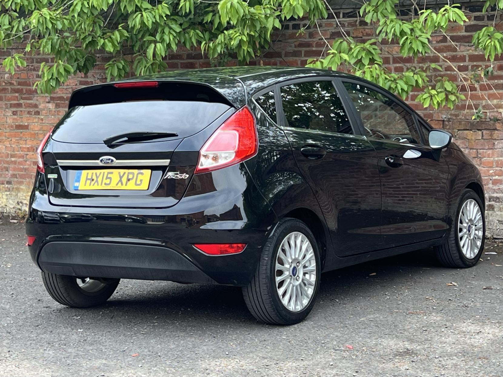 Ford Fiesta 1.0T EcoBoost Titanium Hatchback 5dr Petrol Powershift Euro 5 (100 ps)