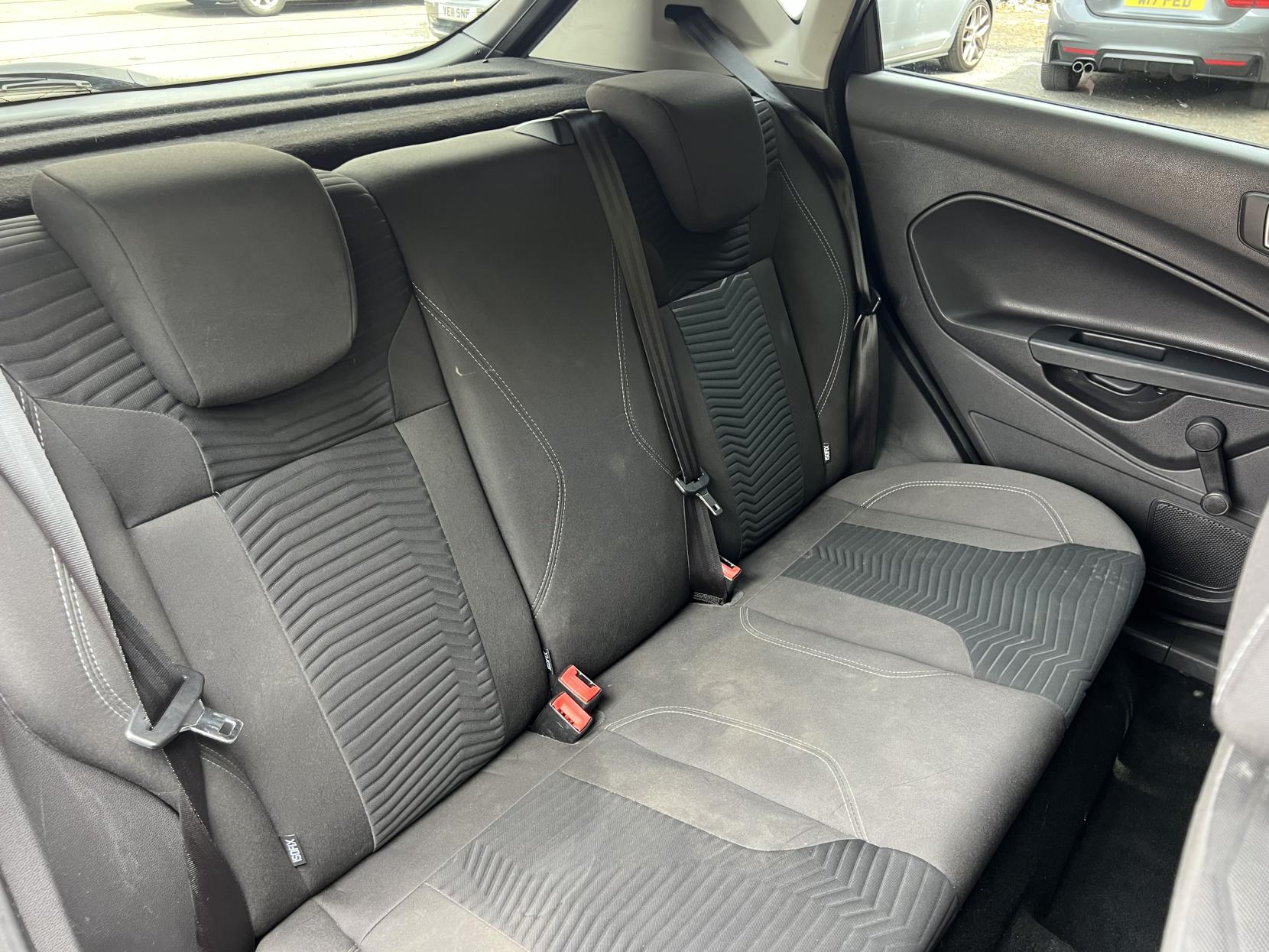 Ford Fiesta 1.0T EcoBoost Titanium Hatchback 5dr Petrol Powershift Euro 5 (100 ps)