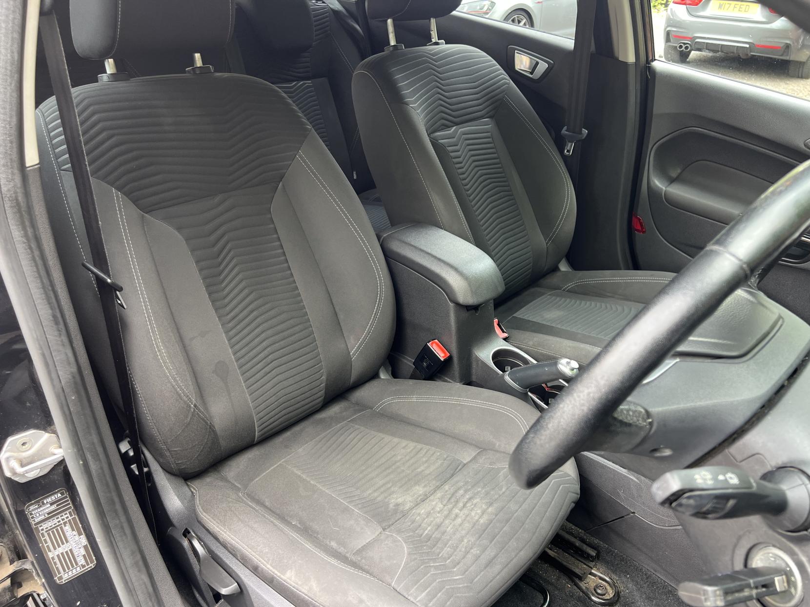 Ford Fiesta 1.0T EcoBoost Titanium Hatchback 5dr Petrol Powershift Euro 5 (100 ps)