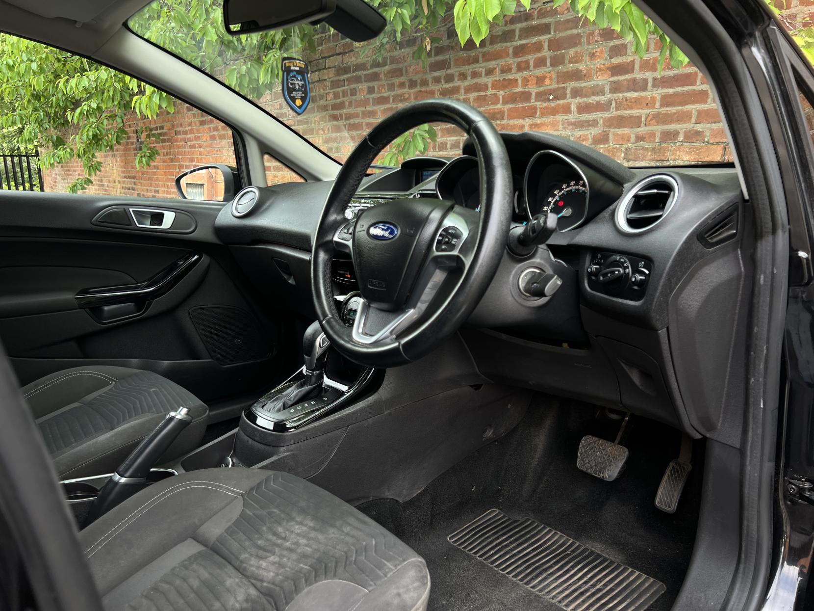 Ford Fiesta 1.0T EcoBoost Titanium Hatchback 5dr Petrol Powershift Euro 5 (100 ps)
