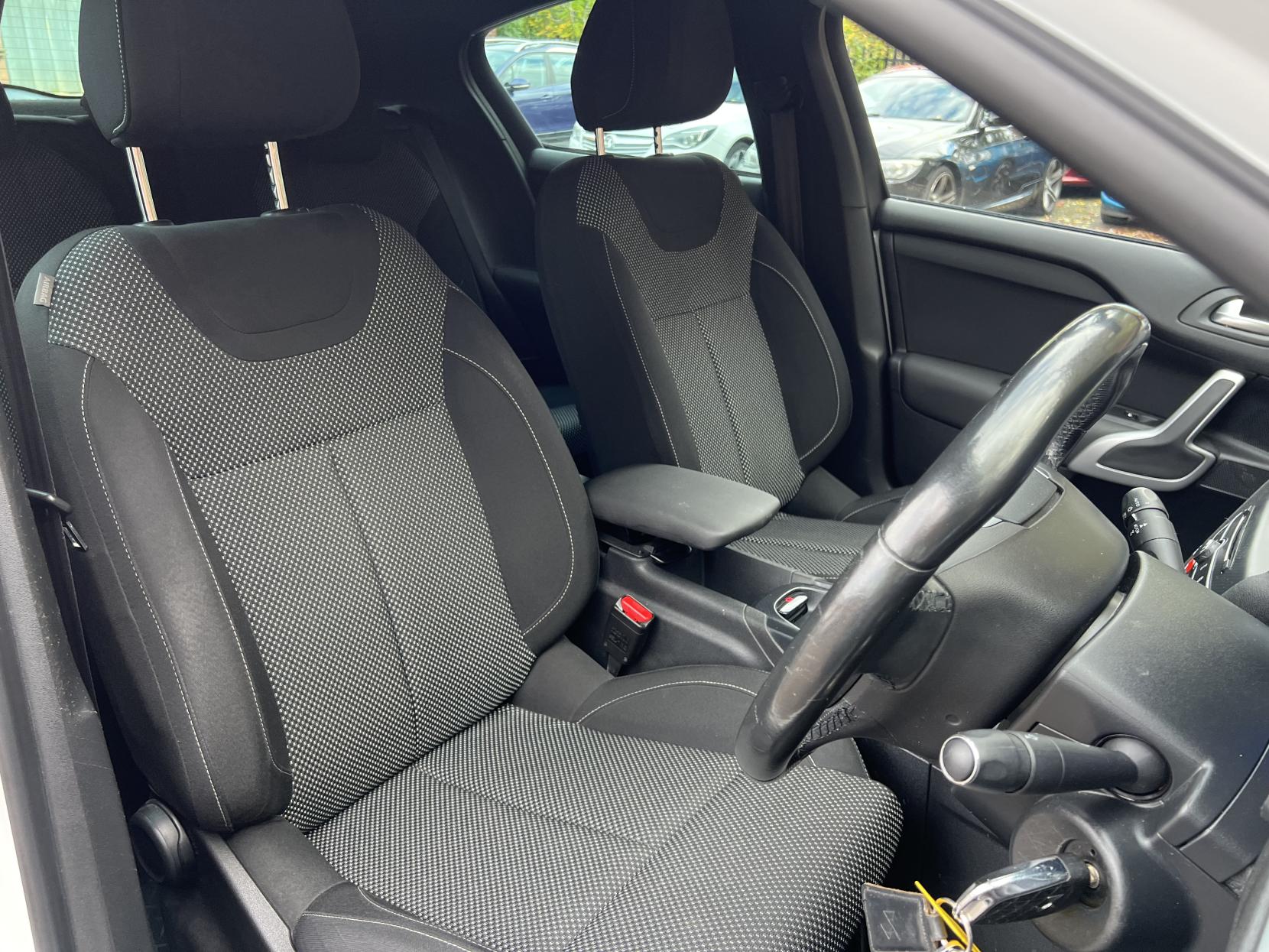 DS AUTOMOBILES DS 4 1.6 BlueHDi Elegance Hatchback 5dr Diesel EAT6 Euro 6 (s/s) (120 ps)